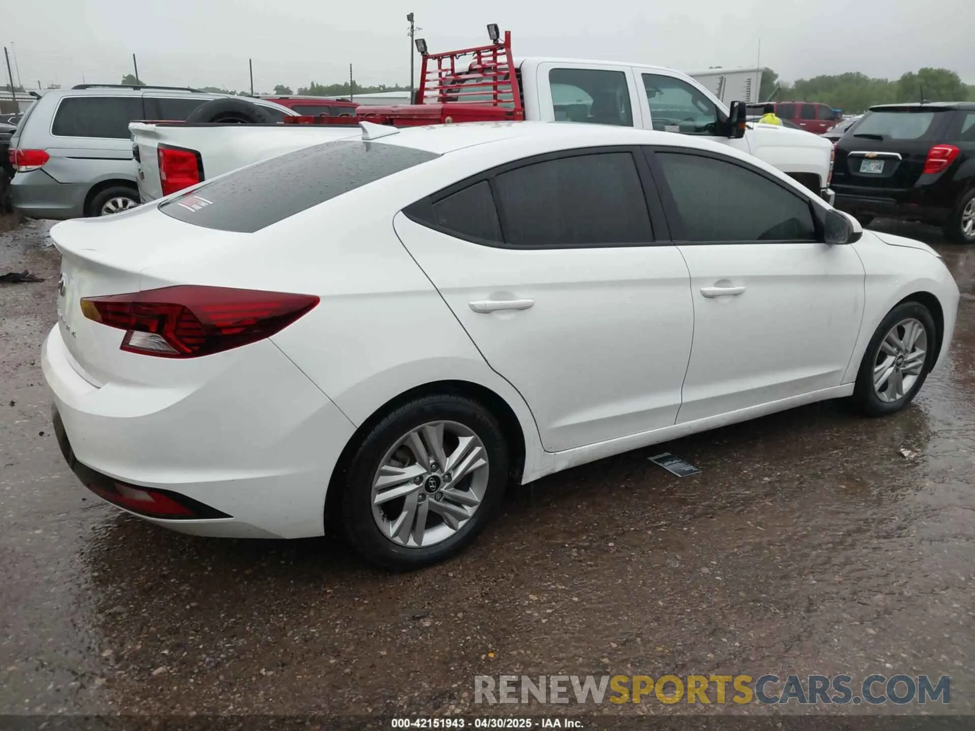 4 Photograph of a damaged car 5NPD84LF5LH604619 HYUNDAI ELANTRA 2020