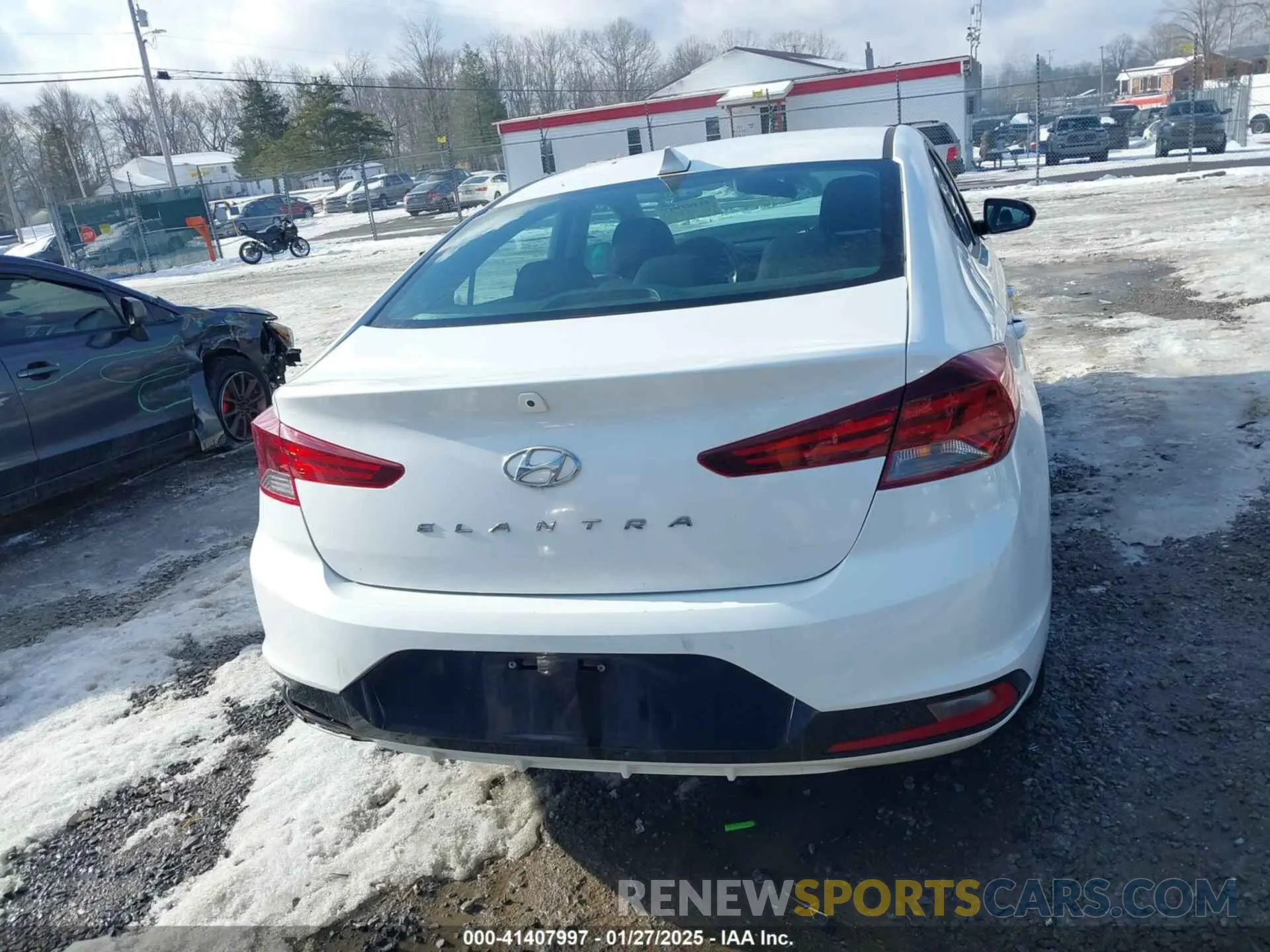 16 Photograph of a damaged car 5NPD84LF5LH613949 HYUNDAI ELANTRA 2020