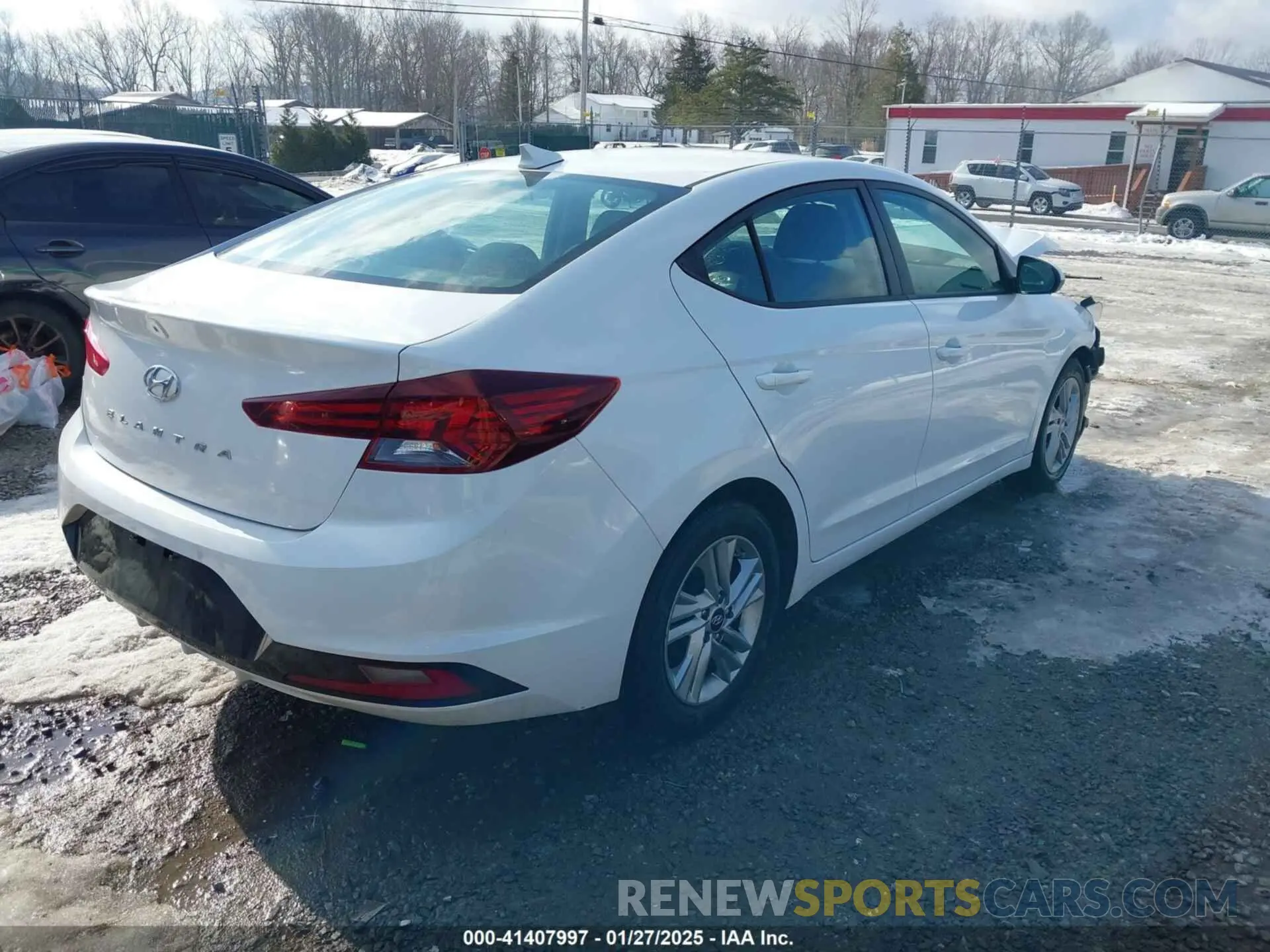 4 Photograph of a damaged car 5NPD84LF5LH613949 HYUNDAI ELANTRA 2020