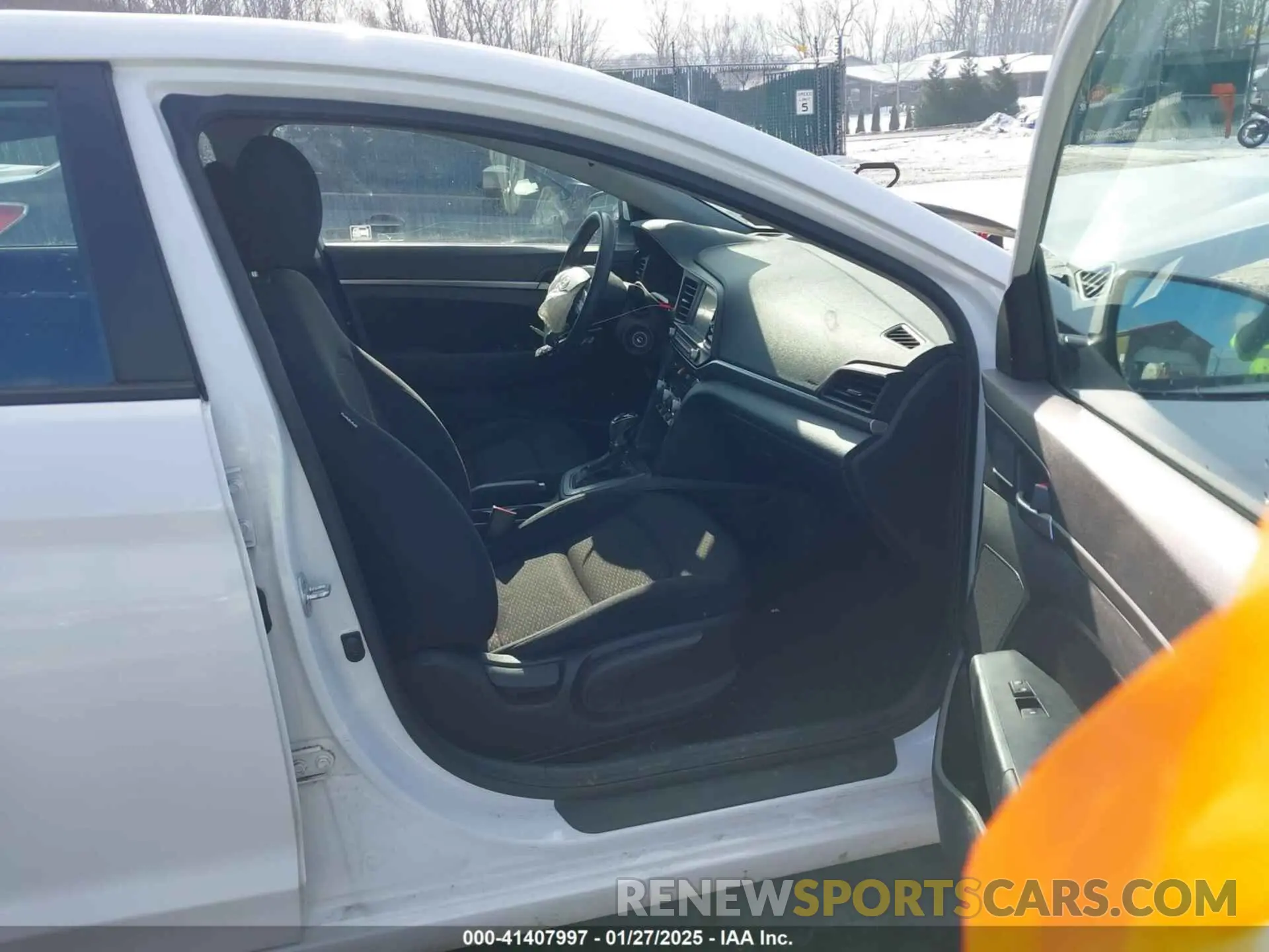 5 Photograph of a damaged car 5NPD84LF5LH613949 HYUNDAI ELANTRA 2020