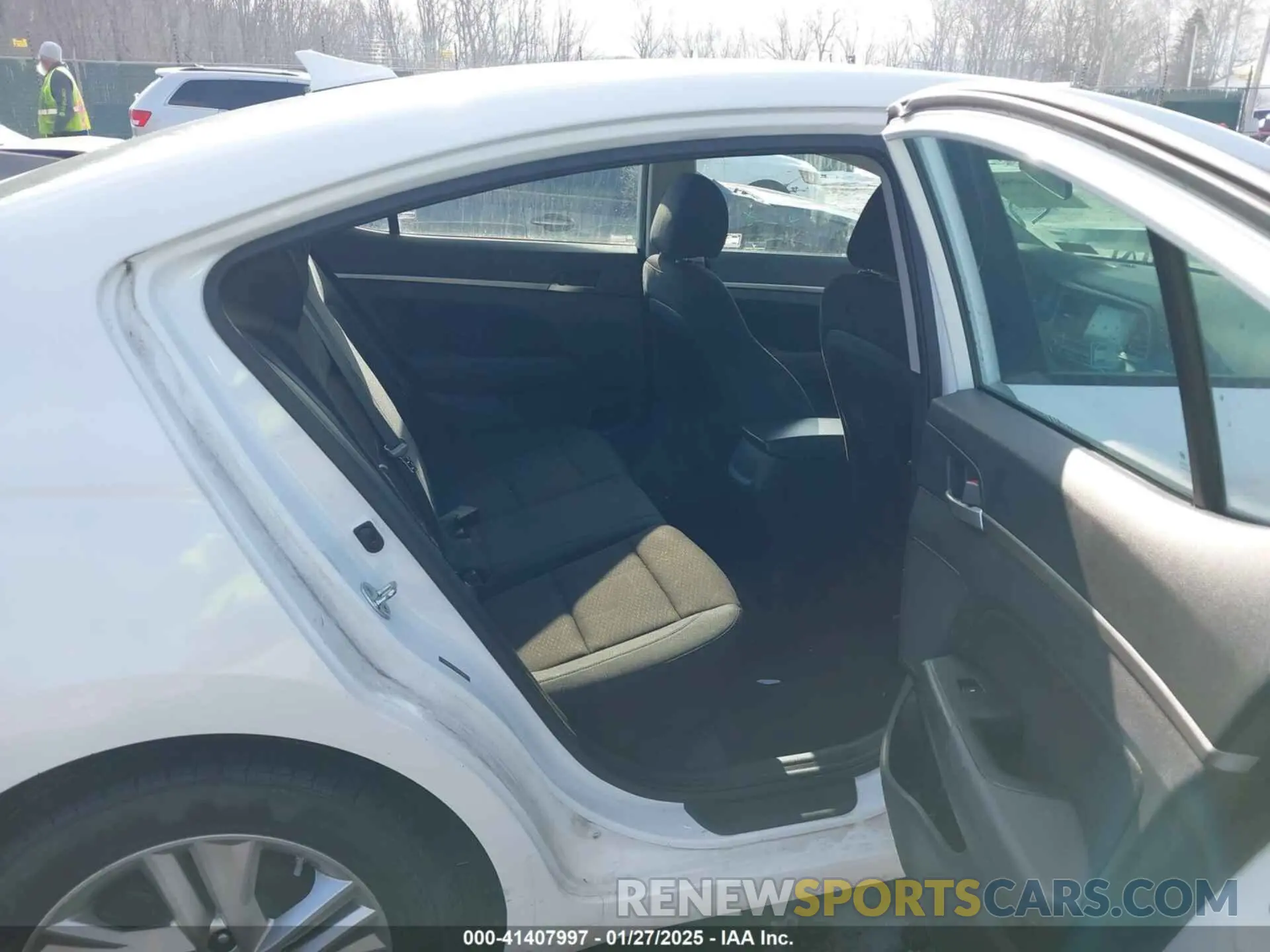 8 Photograph of a damaged car 5NPD84LF5LH613949 HYUNDAI ELANTRA 2020