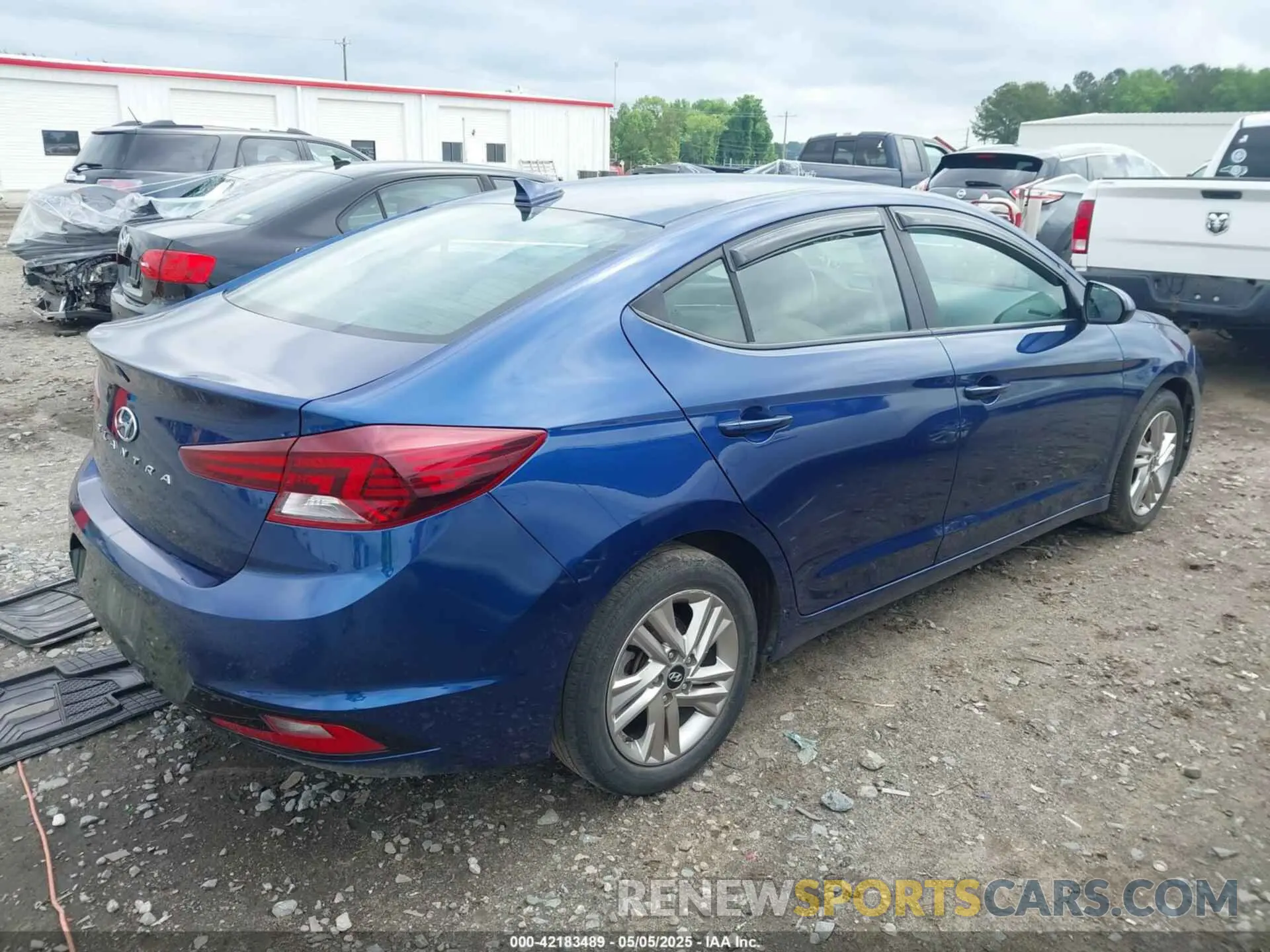 4 Photograph of a damaged car 5NPD84LF6LH510202 HYUNDAI ELANTRA 2020