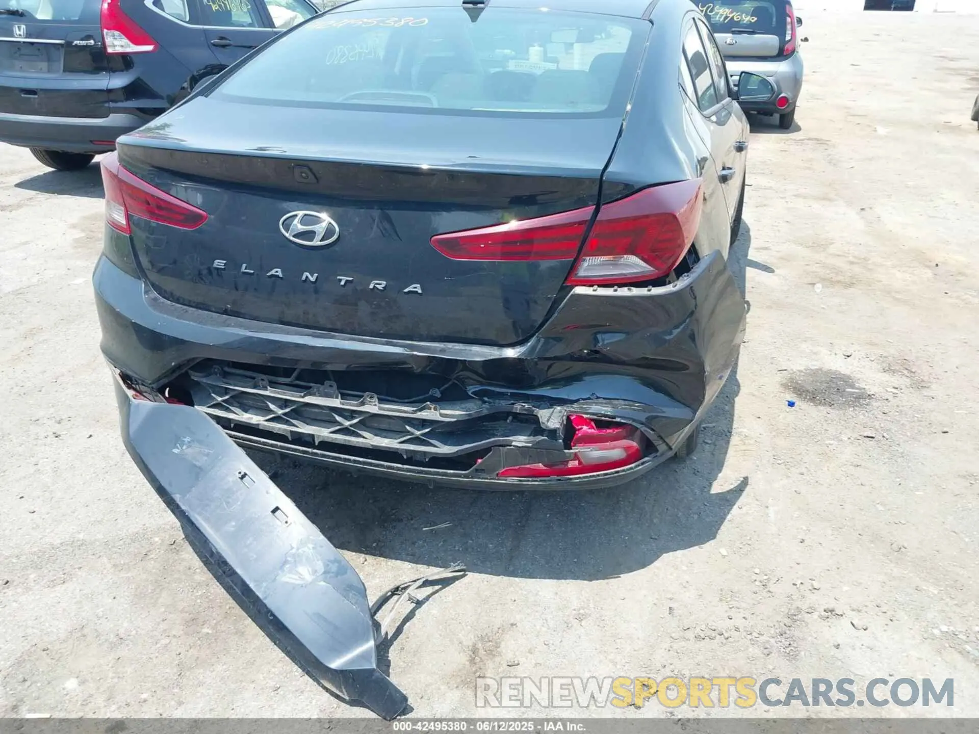 17 Photograph of a damaged car 5NPD84LF6LH513469 HYUNDAI ELANTRA 2020