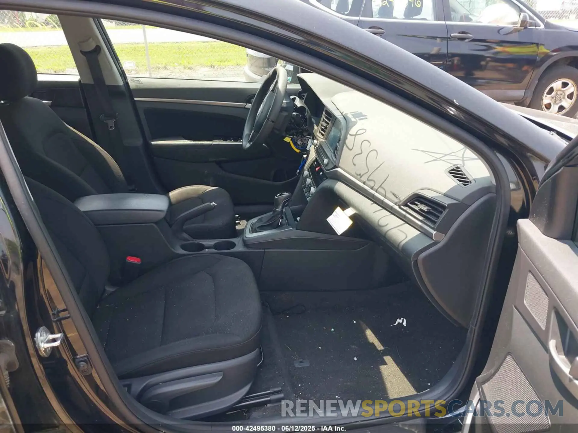 5 Photograph of a damaged car 5NPD84LF6LH513469 HYUNDAI ELANTRA 2020