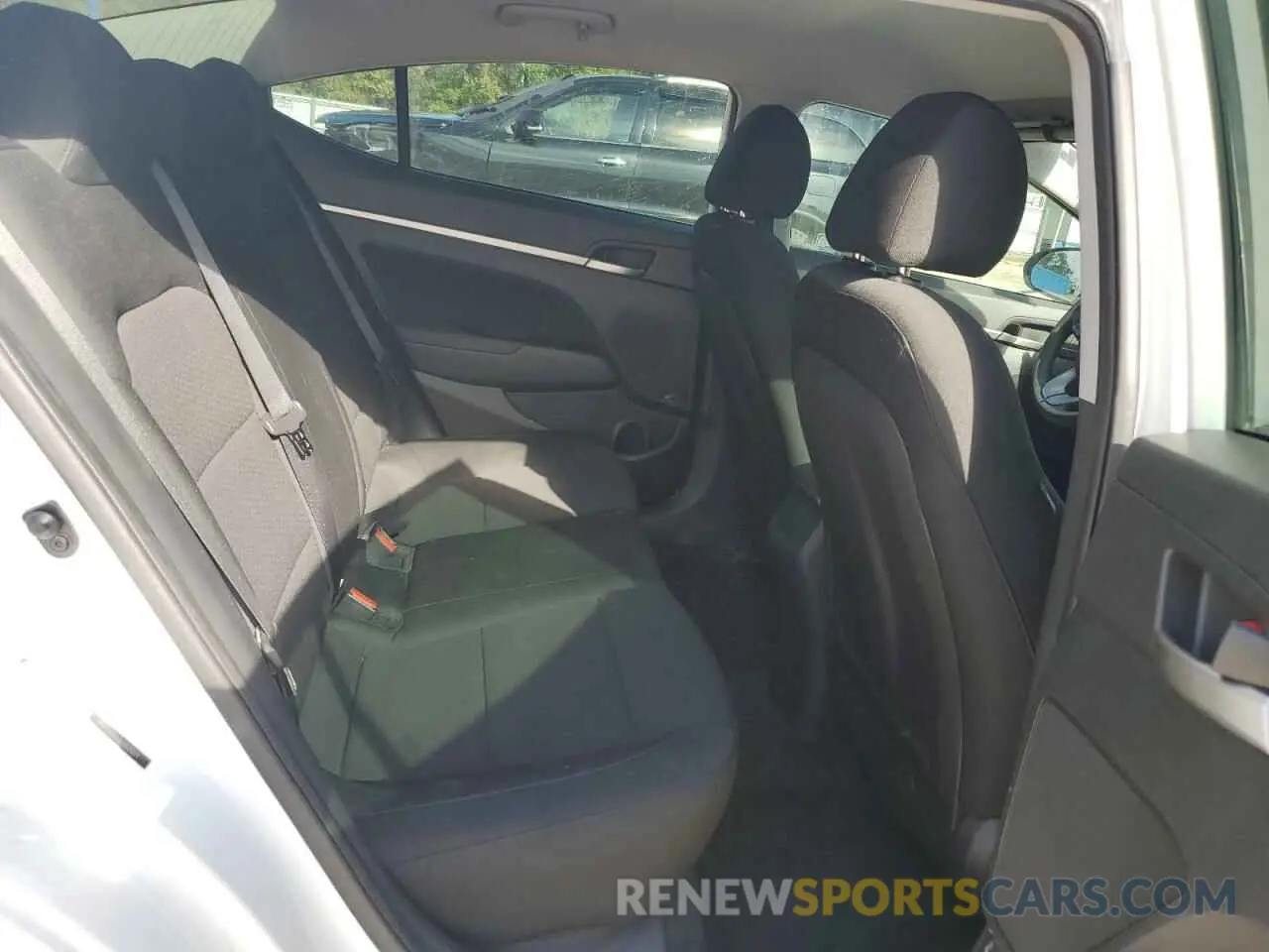 10 Photograph of a damaged car 5NPD84LF6LH525671 HYUNDAI ELANTRA 2020