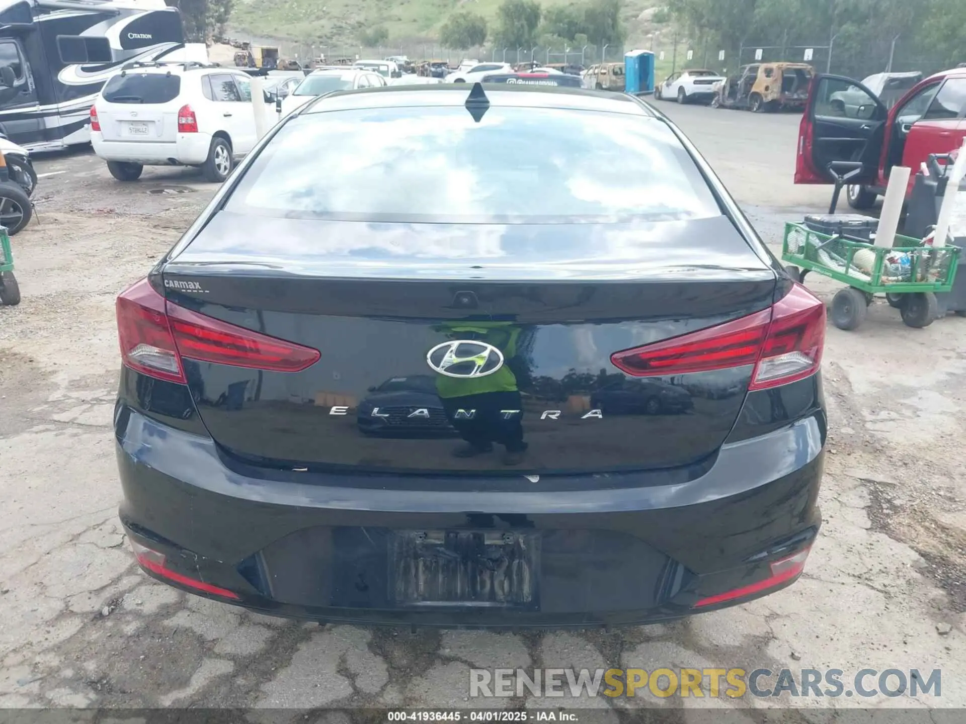 17 Photograph of a damaged car 5NPD84LF6LH534418 HYUNDAI ELANTRA 2020