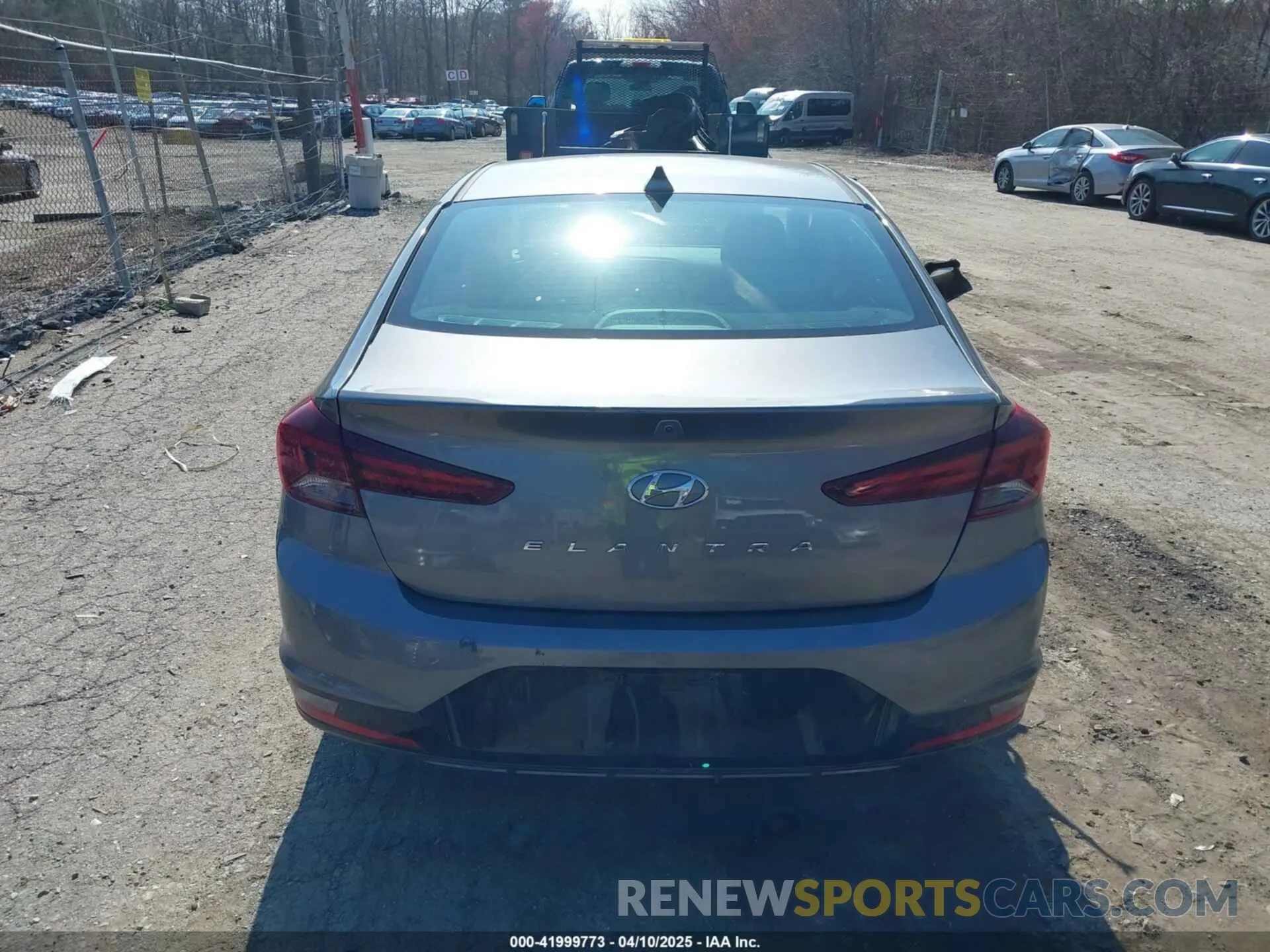 17 Photograph of a damaged car 5NPD84LF6LH536119 HYUNDAI ELANTRA 2020