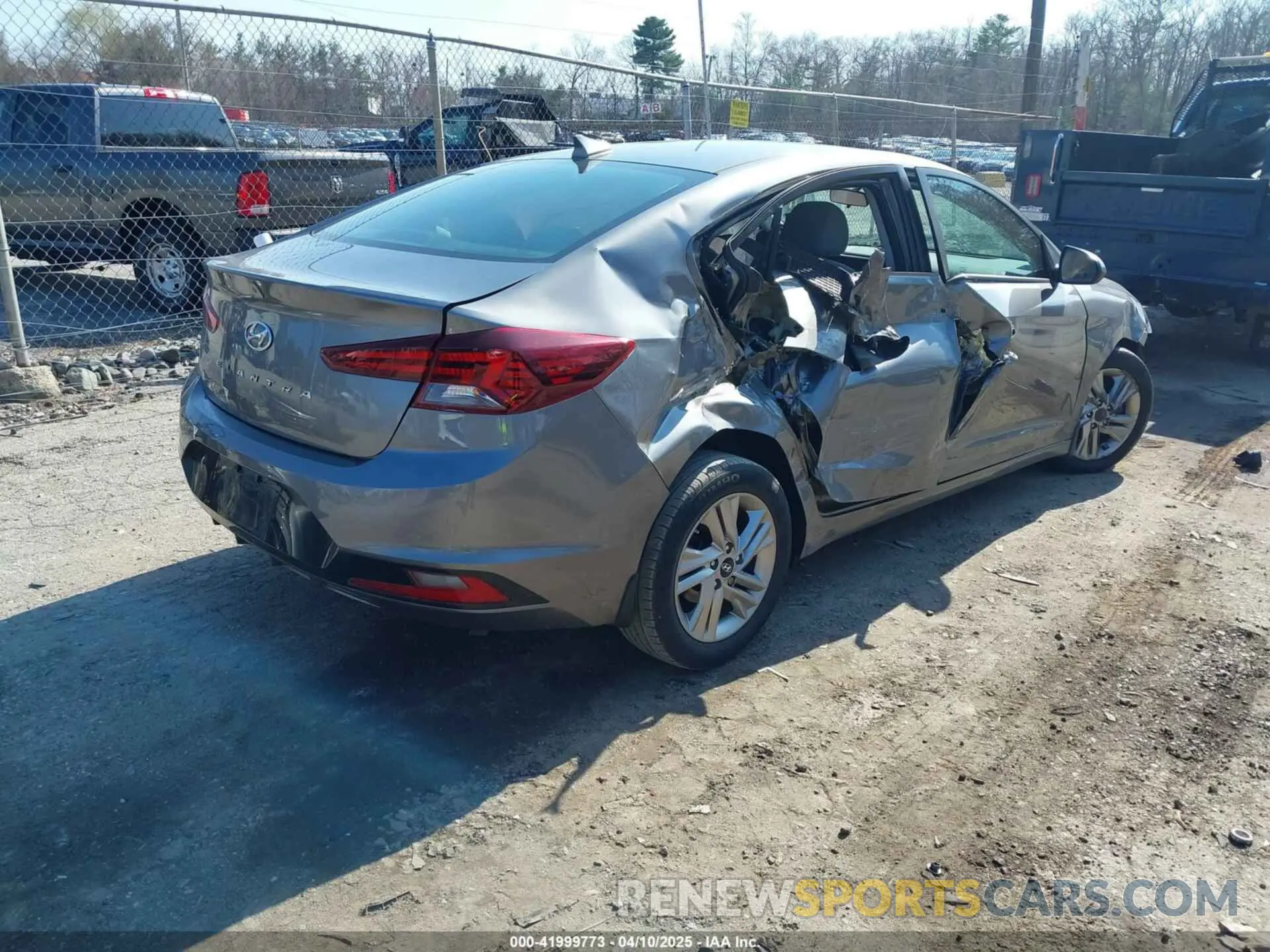 4 Photograph of a damaged car 5NPD84LF6LH536119 HYUNDAI ELANTRA 2020