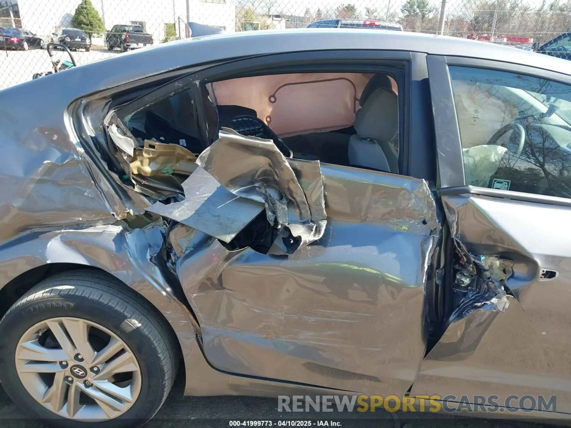 6 Photograph of a damaged car 5NPD84LF6LH536119 HYUNDAI ELANTRA 2020