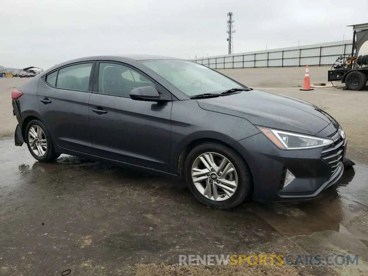 4 Photograph of a damaged car 5NPD84LF6LH571307 HYUNDAI ELANTRA 2020