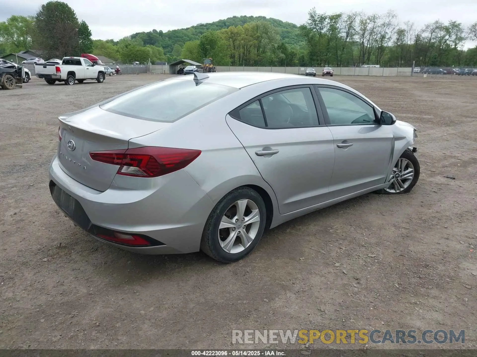 4 Photograph of a damaged car 5NPD84LF6LH621851 HYUNDAI ELANTRA 2020