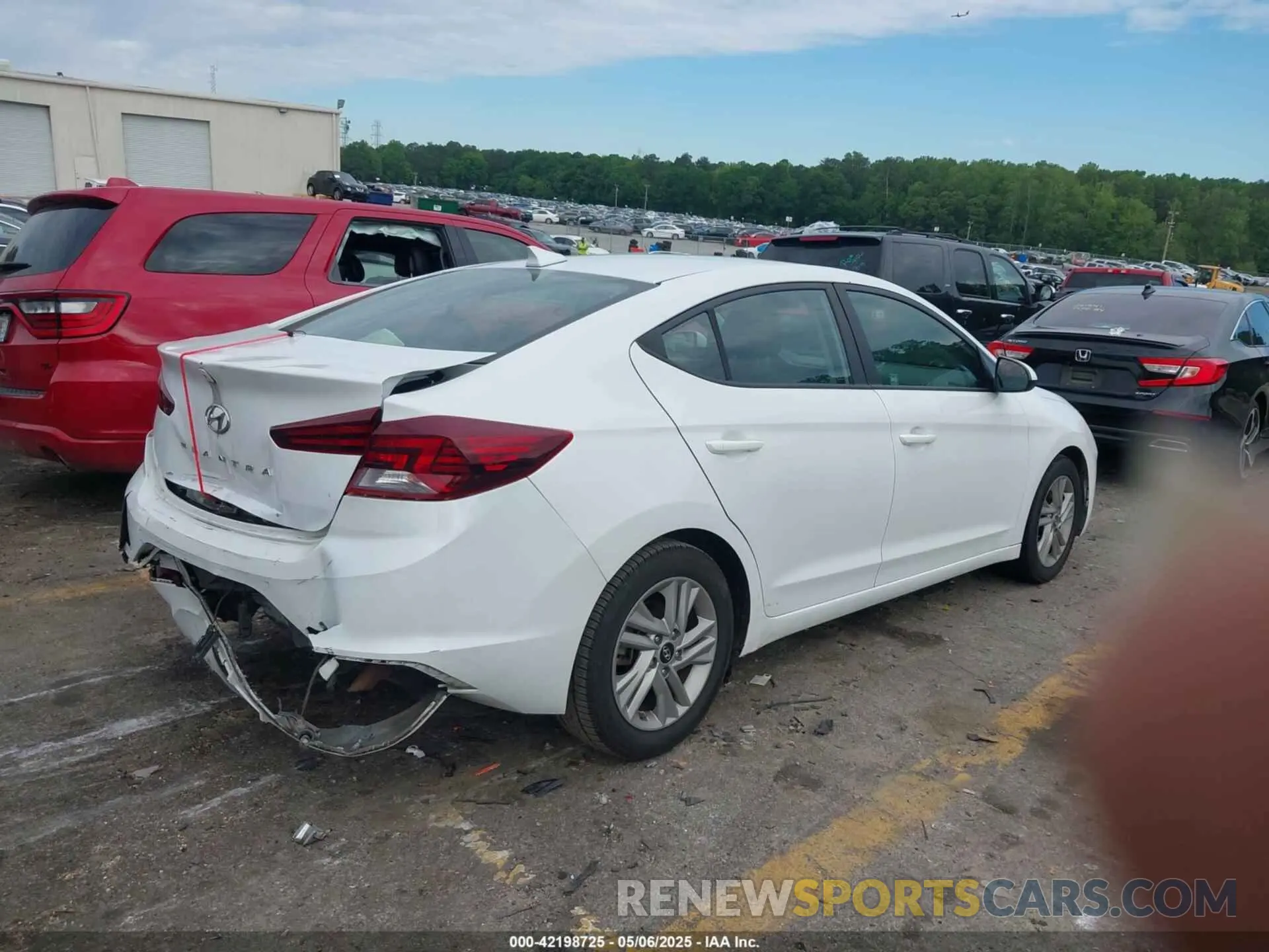 4 Photograph of a damaged car 5NPD84LF7LH543676 HYUNDAI ELANTRA 2020