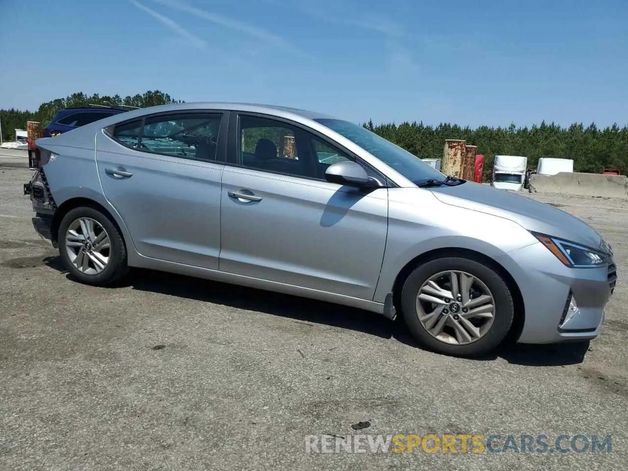 4 Photograph of a damaged car 5NPD84LF7LH559909 HYUNDAI ELANTRA 2020