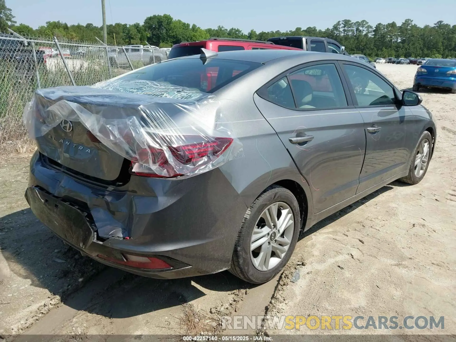 4 Photograph of a damaged car 5NPD84LF8LH545288 HYUNDAI ELANTRA 2020