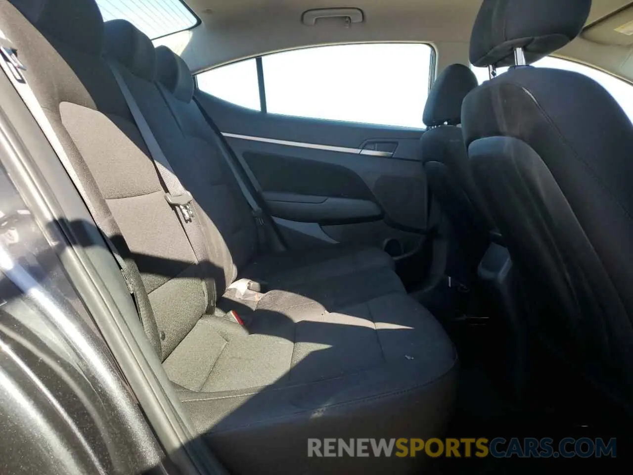 11 Photograph of a damaged car 5NPD84LF8LH557568 HYUNDAI ELANTRA 2020