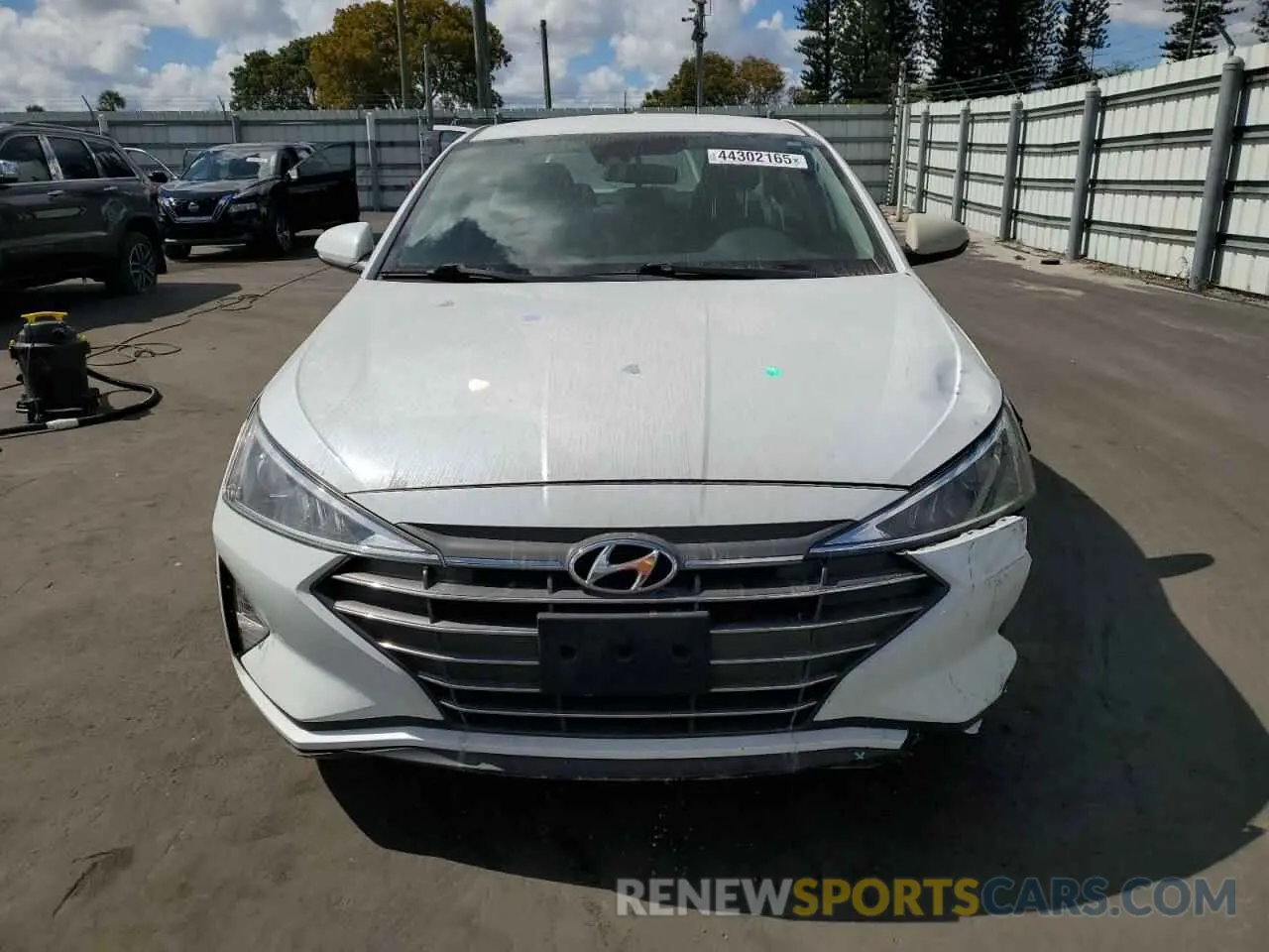 5 Photograph of a damaged car 5NPD84LF8LH582924 HYUNDAI ELANTRA 2020