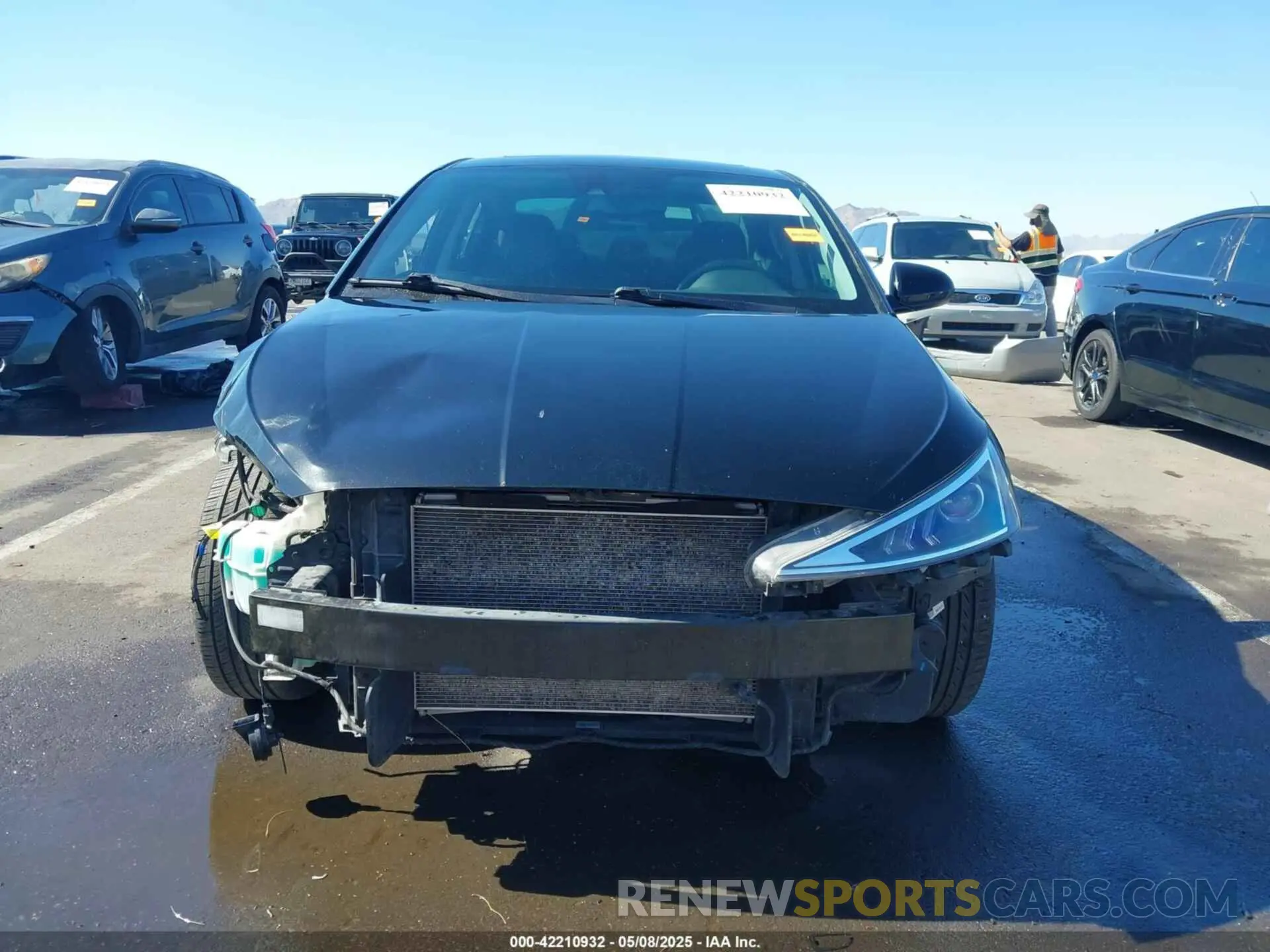 13 Photograph of a damaged car 5NPD84LF8LH605828 HYUNDAI ELANTRA 2020