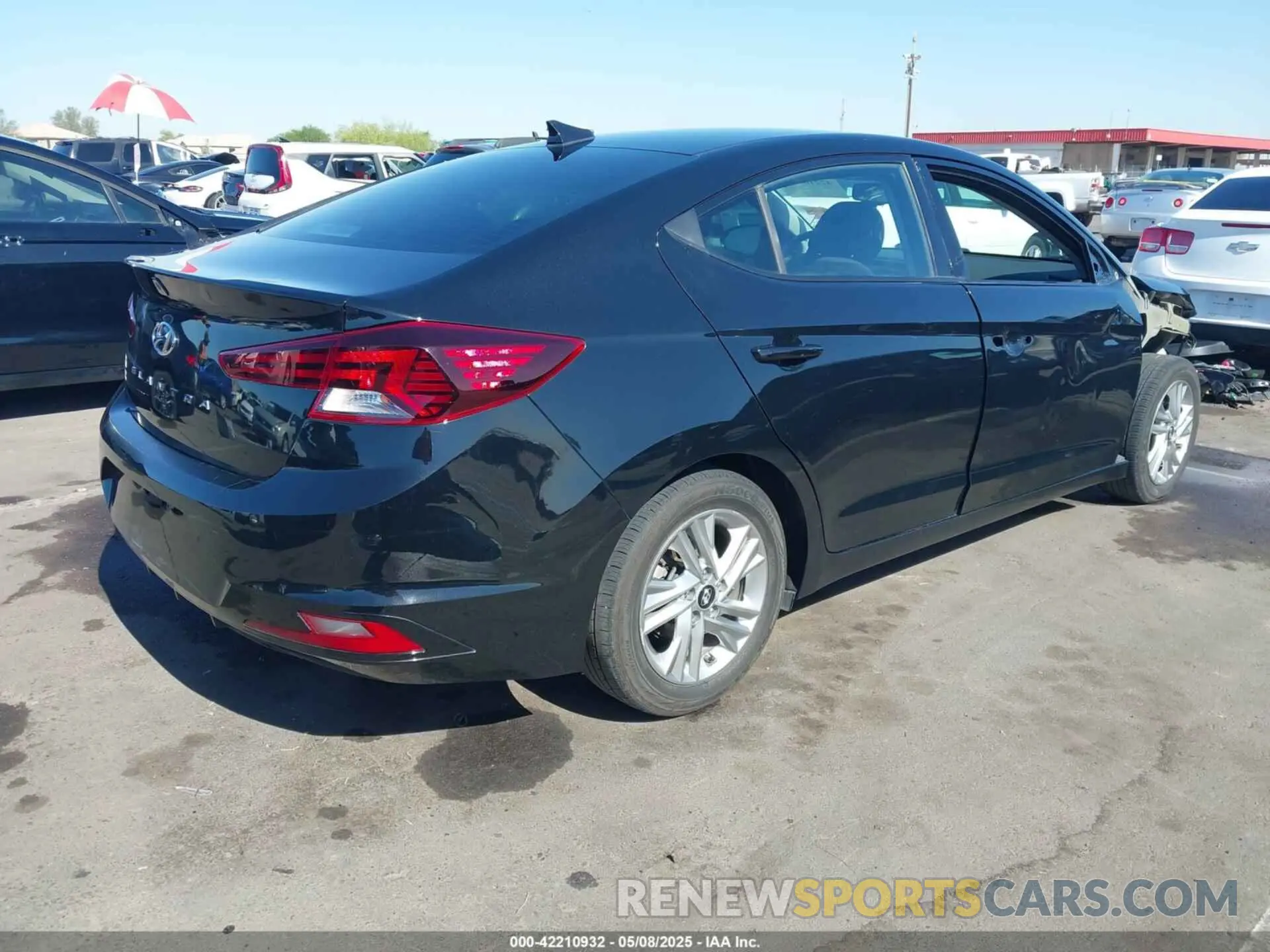 4 Photograph of a damaged car 5NPD84LF8LH605828 HYUNDAI ELANTRA 2020