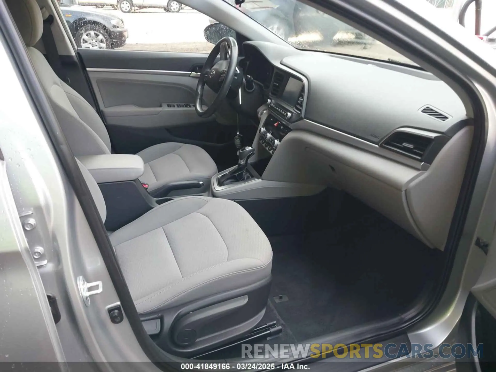 5 Photograph of a damaged car 5NPD84LF8LH622368 HYUNDAI ELANTRA 2020