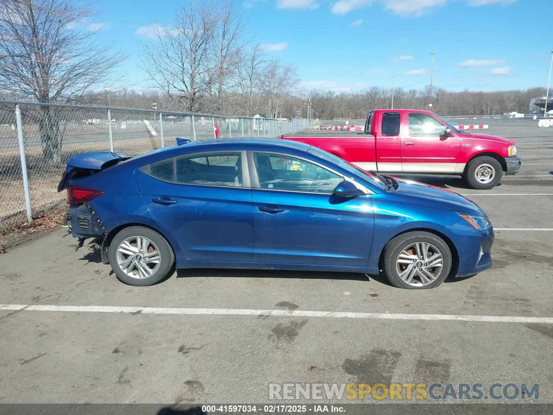 13 Photograph of a damaged car 5NPD84LF9LH532288 HYUNDAI ELANTRA 2020