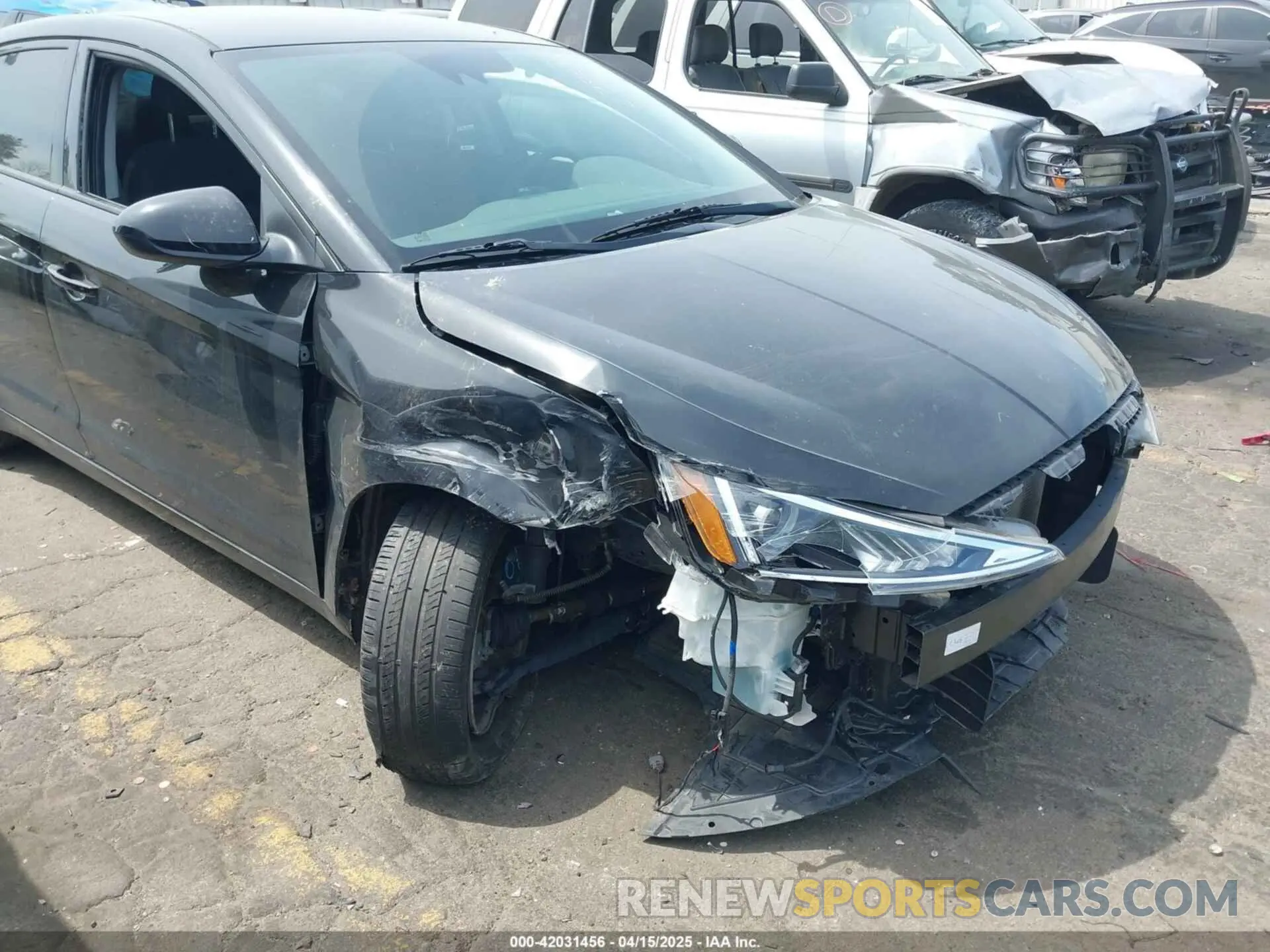 17 Photograph of a damaged car 5NPD84LF9LH532517 HYUNDAI ELANTRA 2020