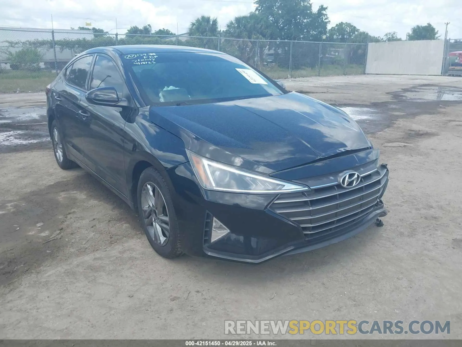 1 Photograph of a damaged car 5NPD84LFXLH528511 HYUNDAI ELANTRA 2020