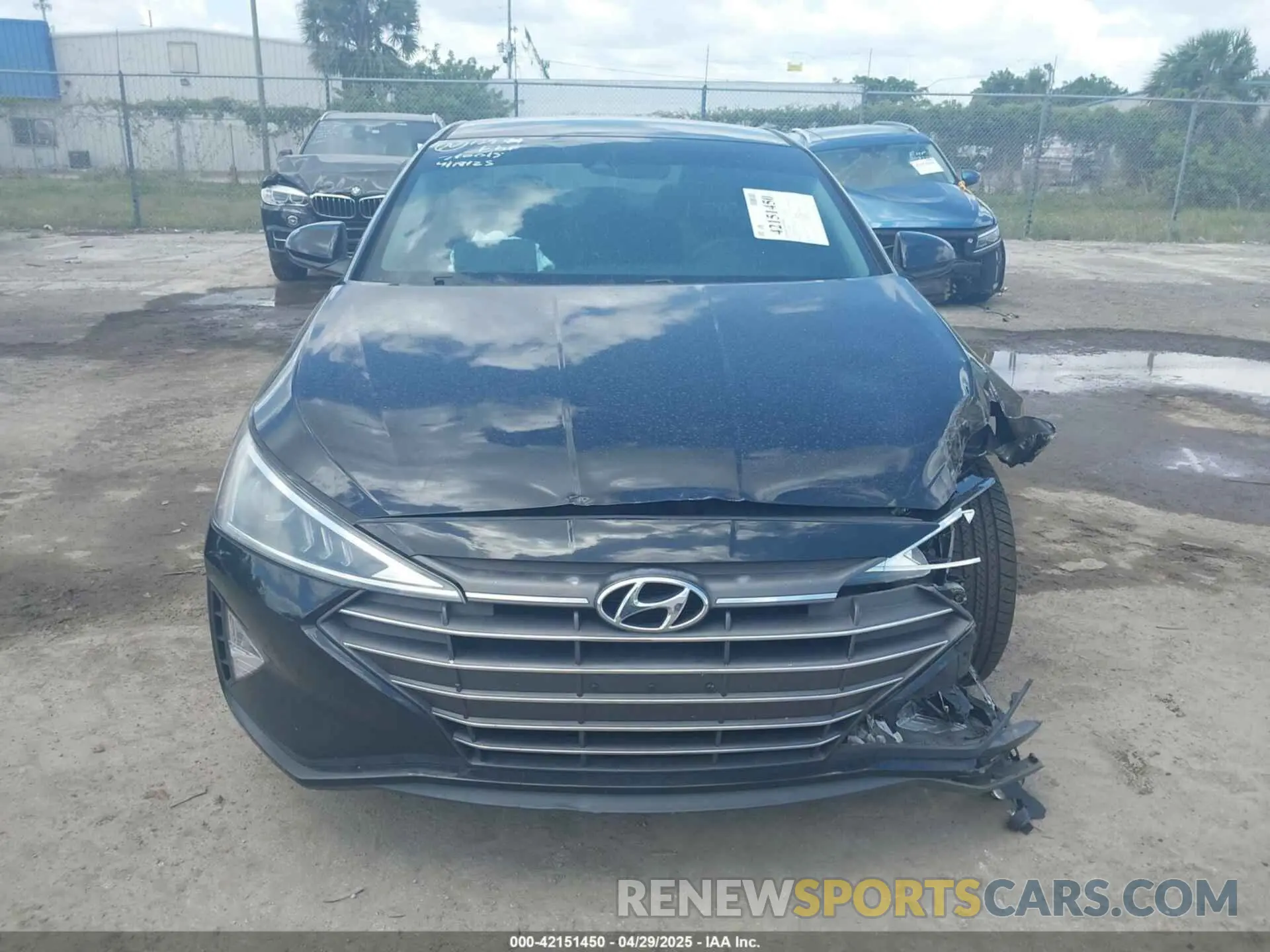 12 Photograph of a damaged car 5NPD84LFXLH528511 HYUNDAI ELANTRA 2020
