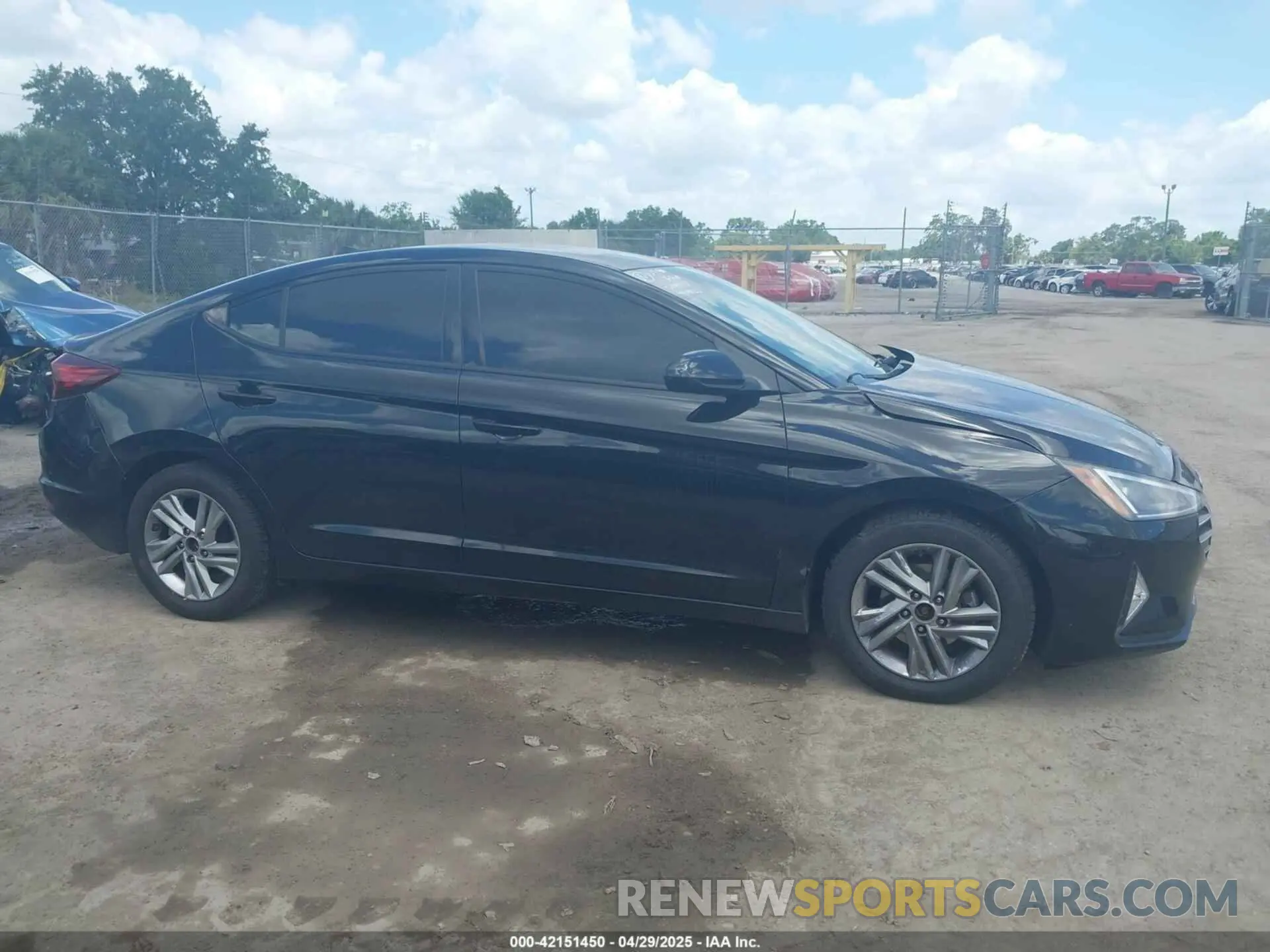 13 Photograph of a damaged car 5NPD84LFXLH528511 HYUNDAI ELANTRA 2020