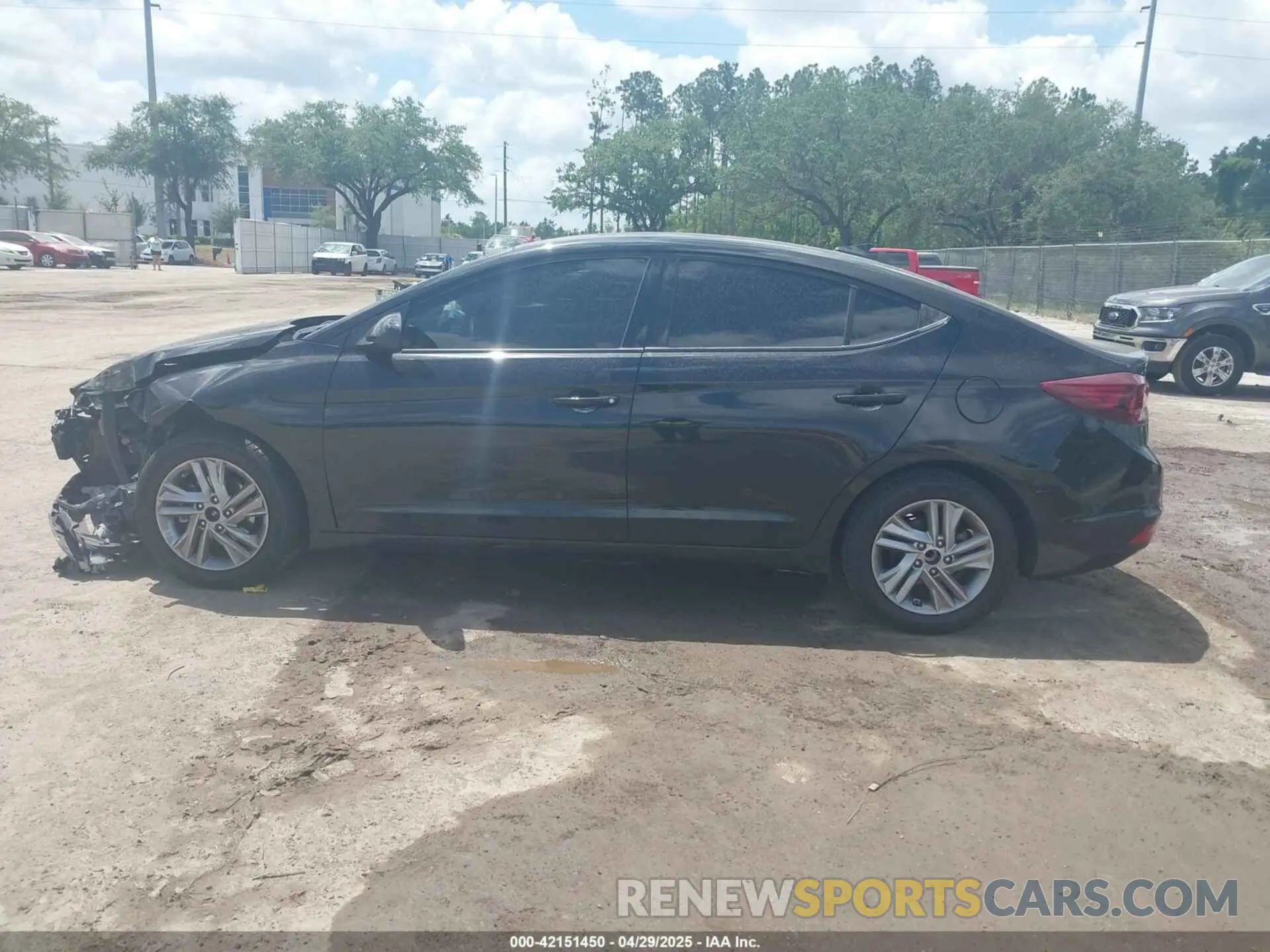 14 Photograph of a damaged car 5NPD84LFXLH528511 HYUNDAI ELANTRA 2020