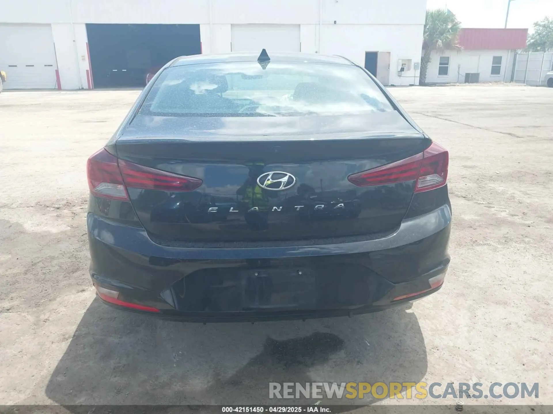 16 Photograph of a damaged car 5NPD84LFXLH528511 HYUNDAI ELANTRA 2020