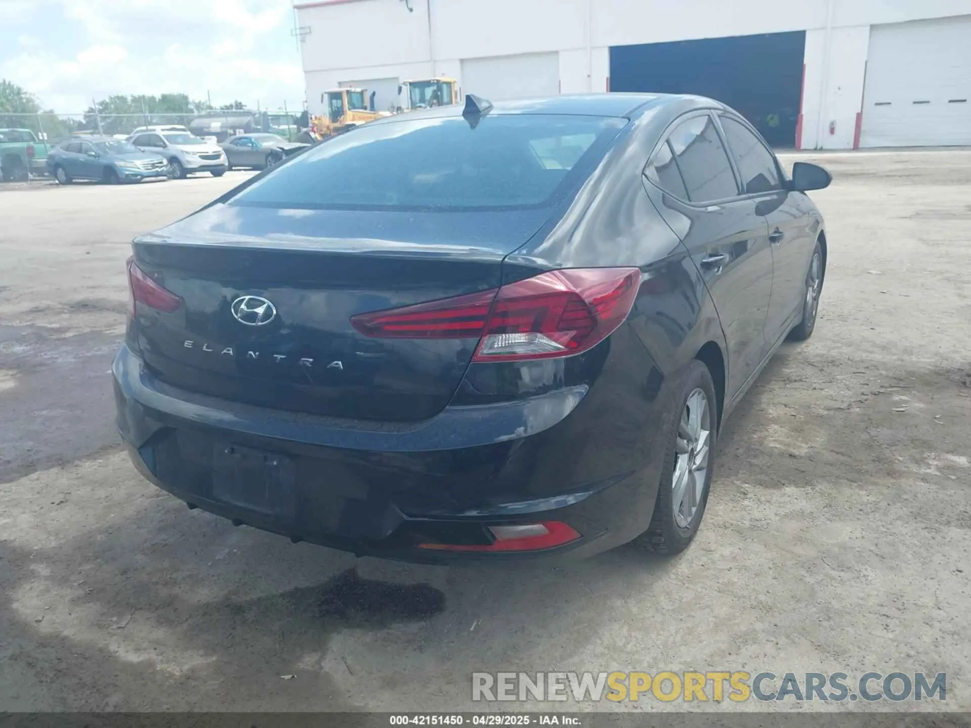 4 Photograph of a damaged car 5NPD84LFXLH528511 HYUNDAI ELANTRA 2020