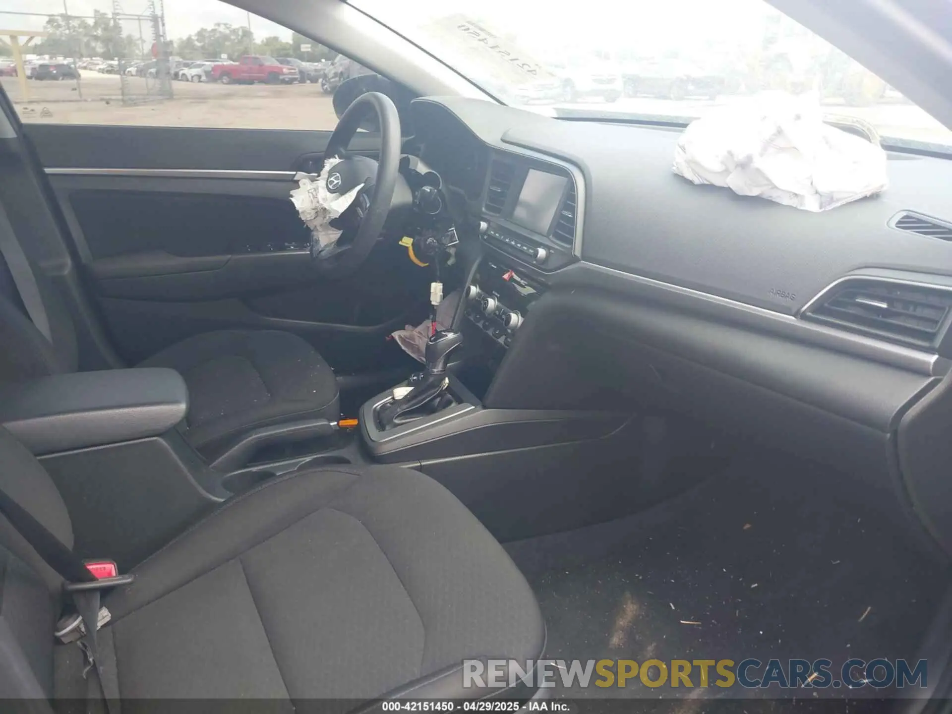 5 Photograph of a damaged car 5NPD84LFXLH528511 HYUNDAI ELANTRA 2020