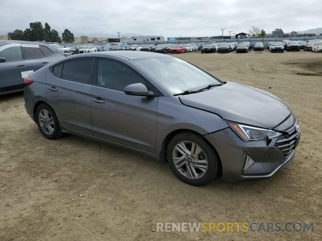 4 Photograph of a damaged car 5NPD84LFXLH530310 HYUNDAI ELANTRA 2020