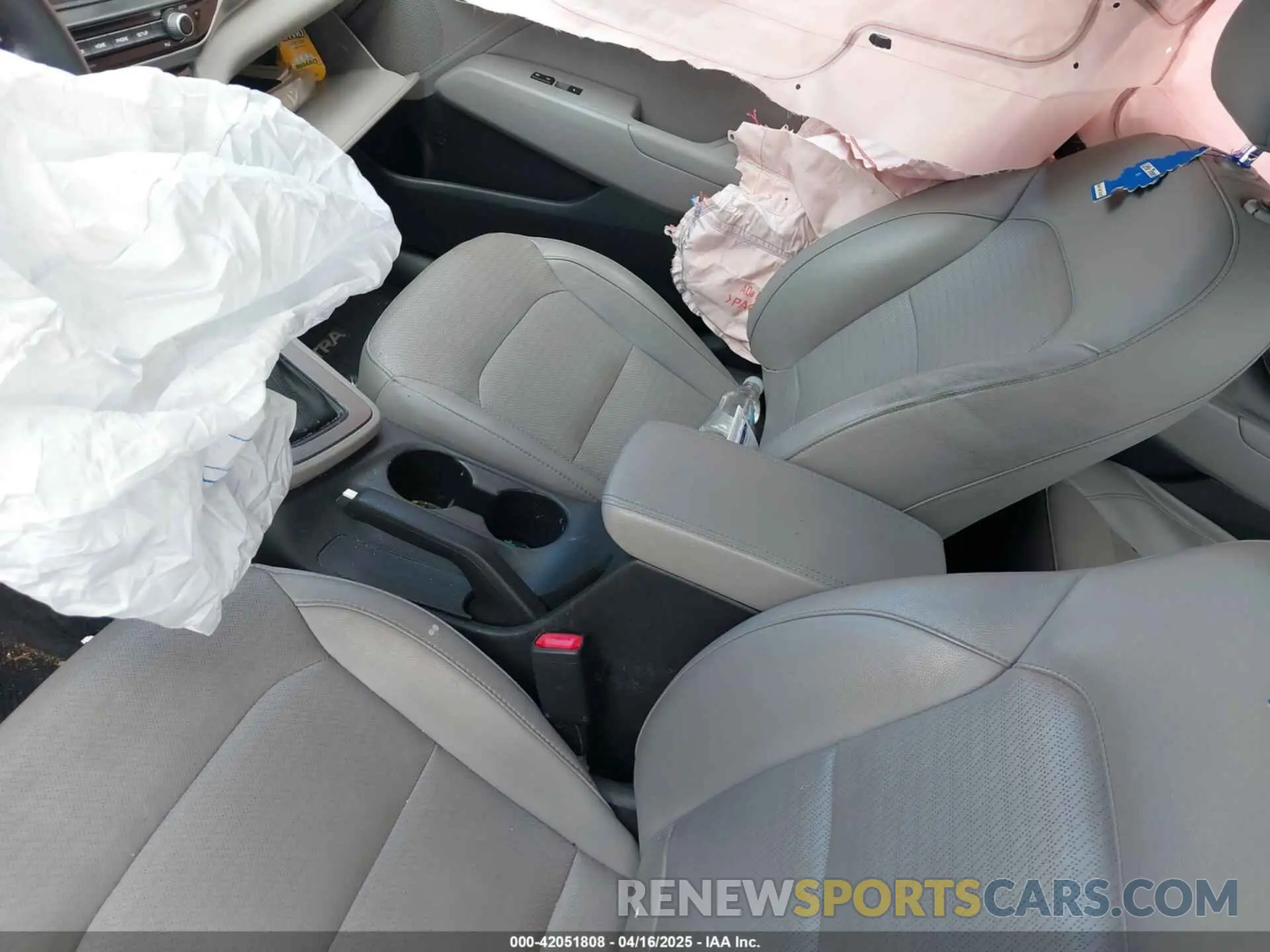 5 Photograph of a damaged car 5NPD84LFXLH537113 HYUNDAI ELANTRA 2020