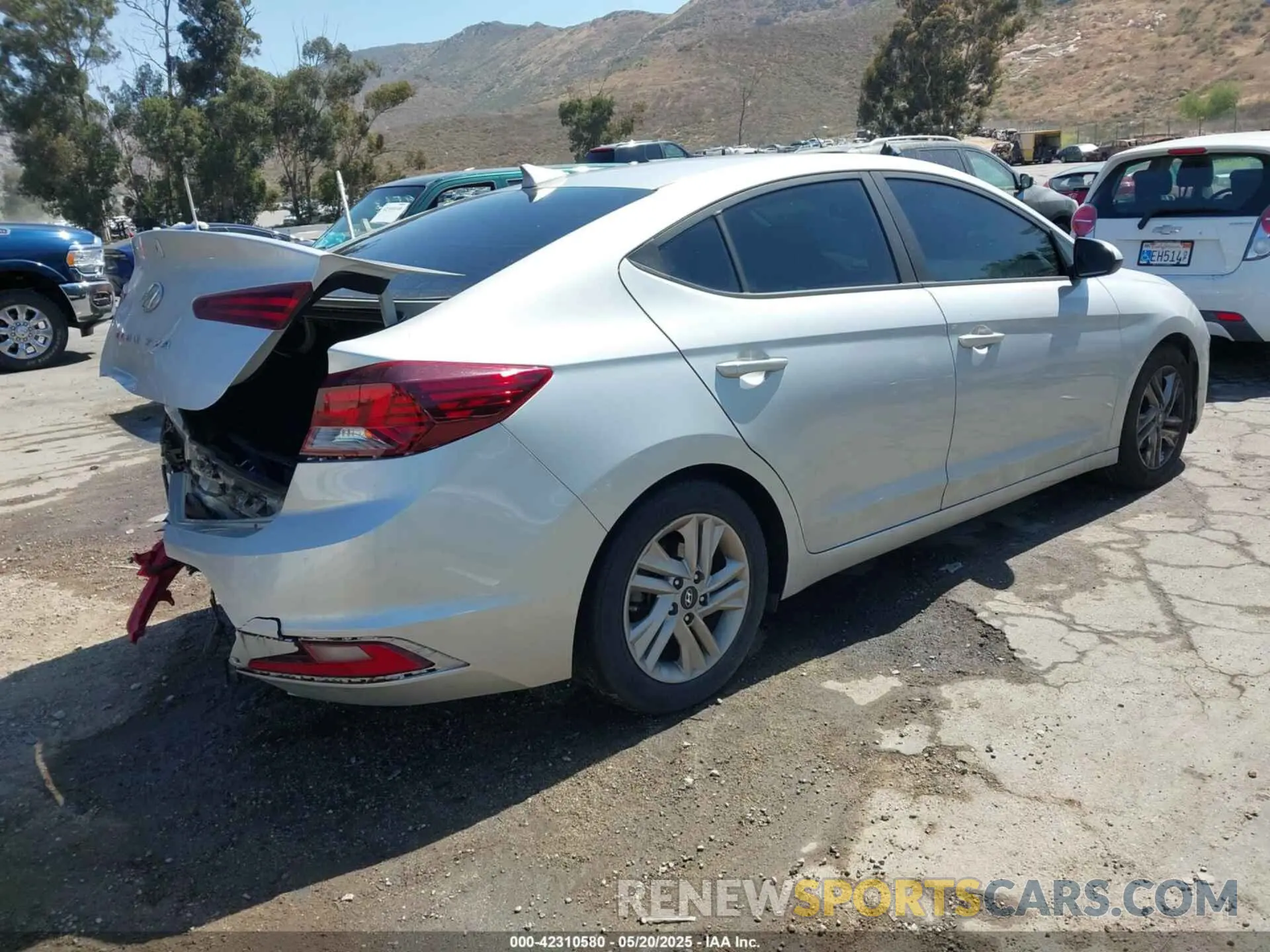 4 Photograph of a damaged car 5NPD84LFXLH538732 HYUNDAI ELANTRA 2020