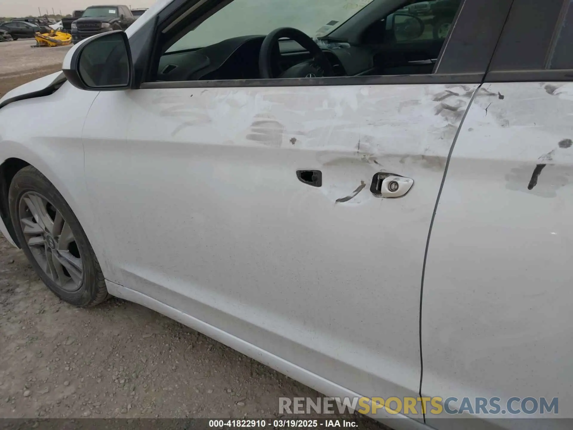 19 Photograph of a damaged car 5NPD84LFXLH557474 HYUNDAI ELANTRA 2020