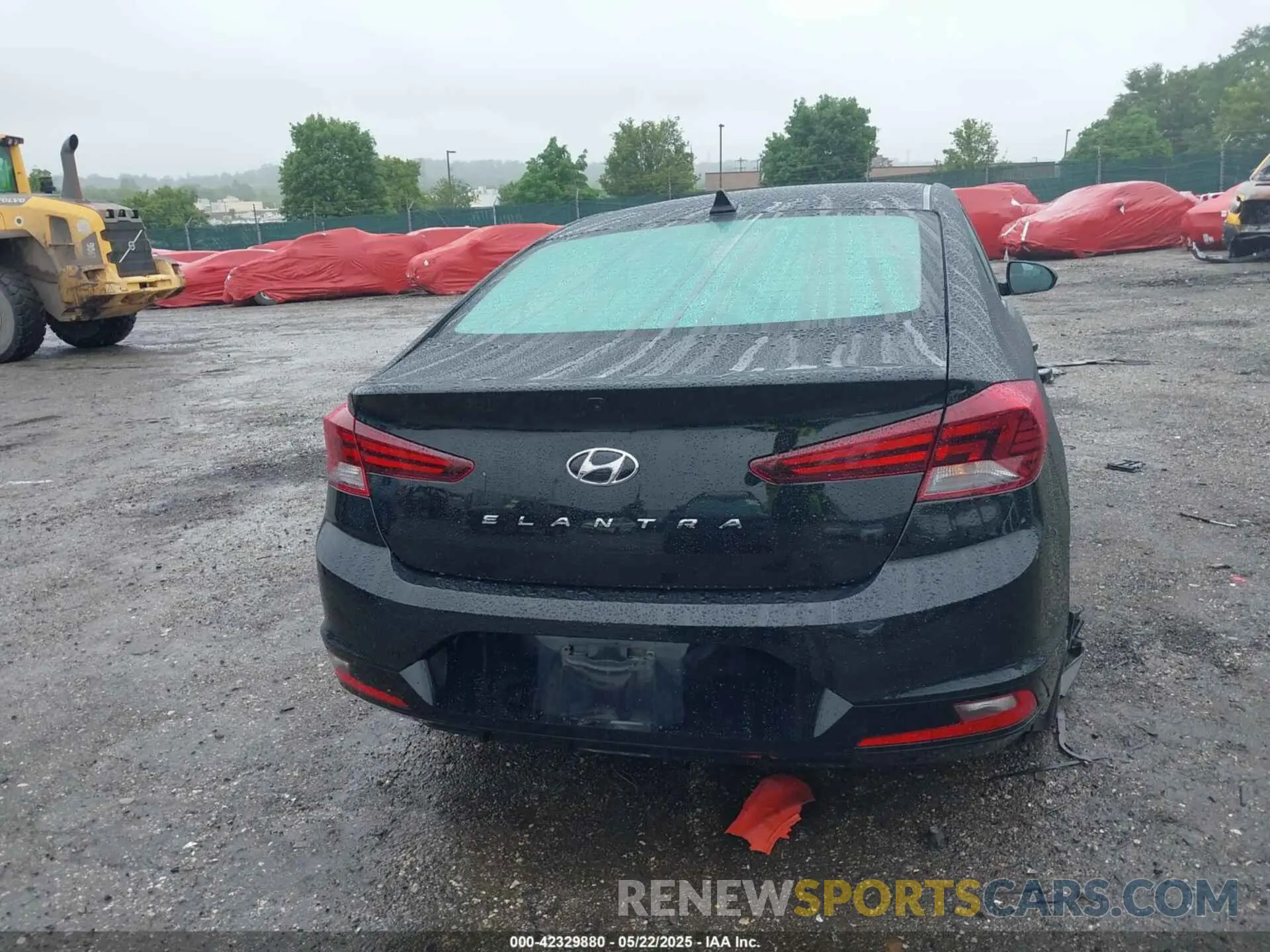 17 Photograph of a damaged car 5NPD84LFXLH592032 HYUNDAI ELANTRA 2020