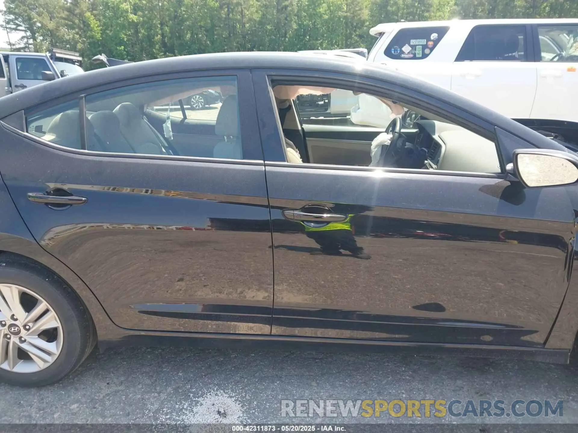 12 Photograph of a damaged car 5NPD84LFXLH603174 HYUNDAI ELANTRA 2020