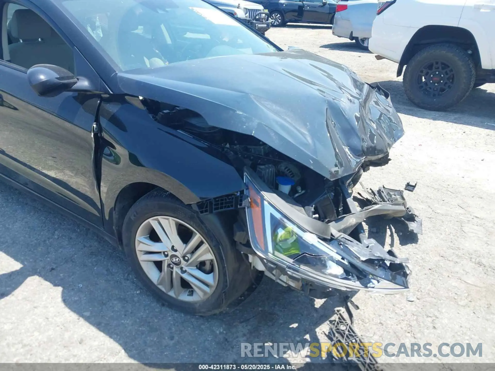 19 Photograph of a damaged car 5NPD84LFXLH603174 HYUNDAI ELANTRA 2020