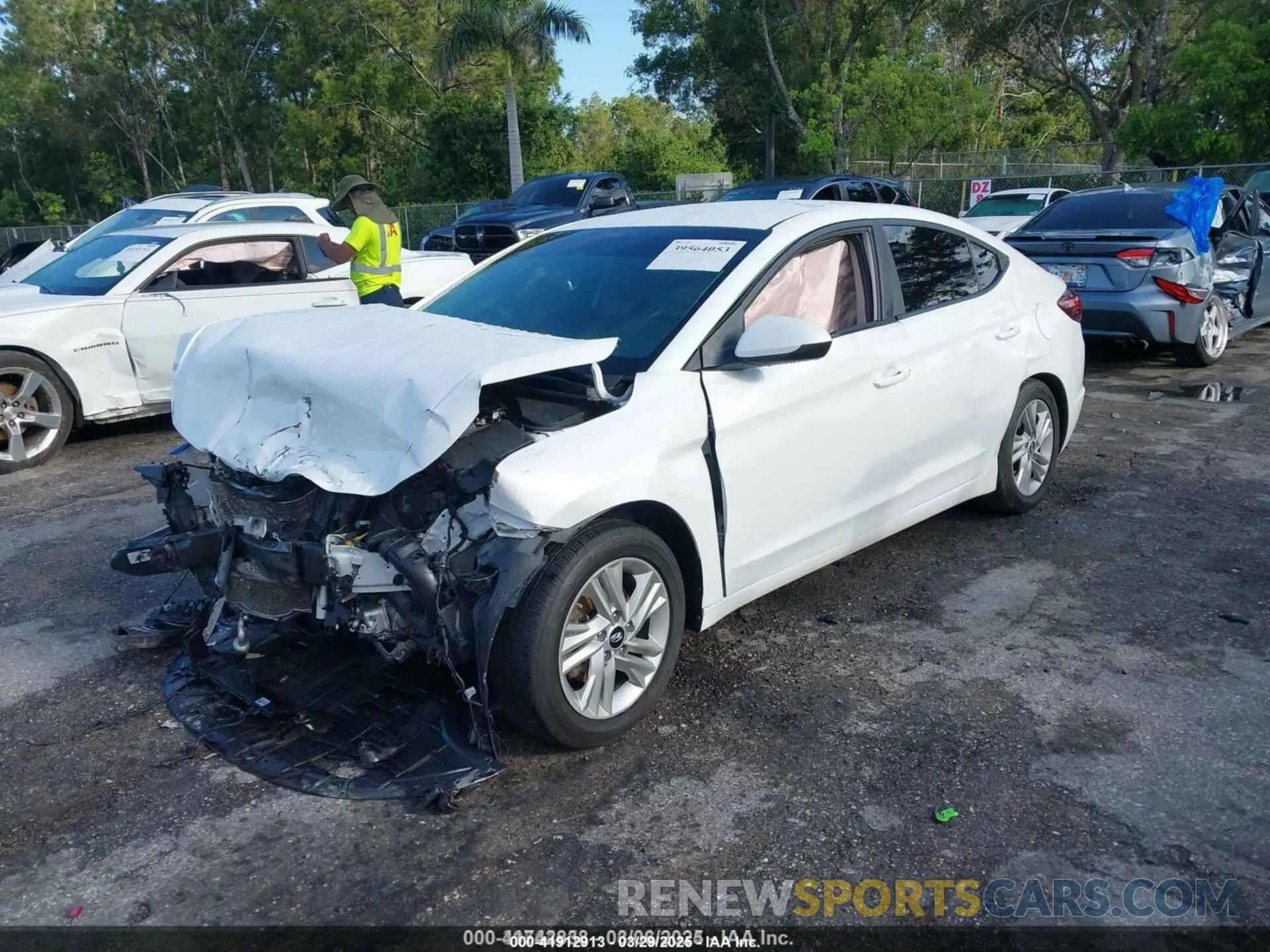 2 Photograph of a damaged car 5NPD84LFXLH627801 HYUNDAI ELANTRA 2020