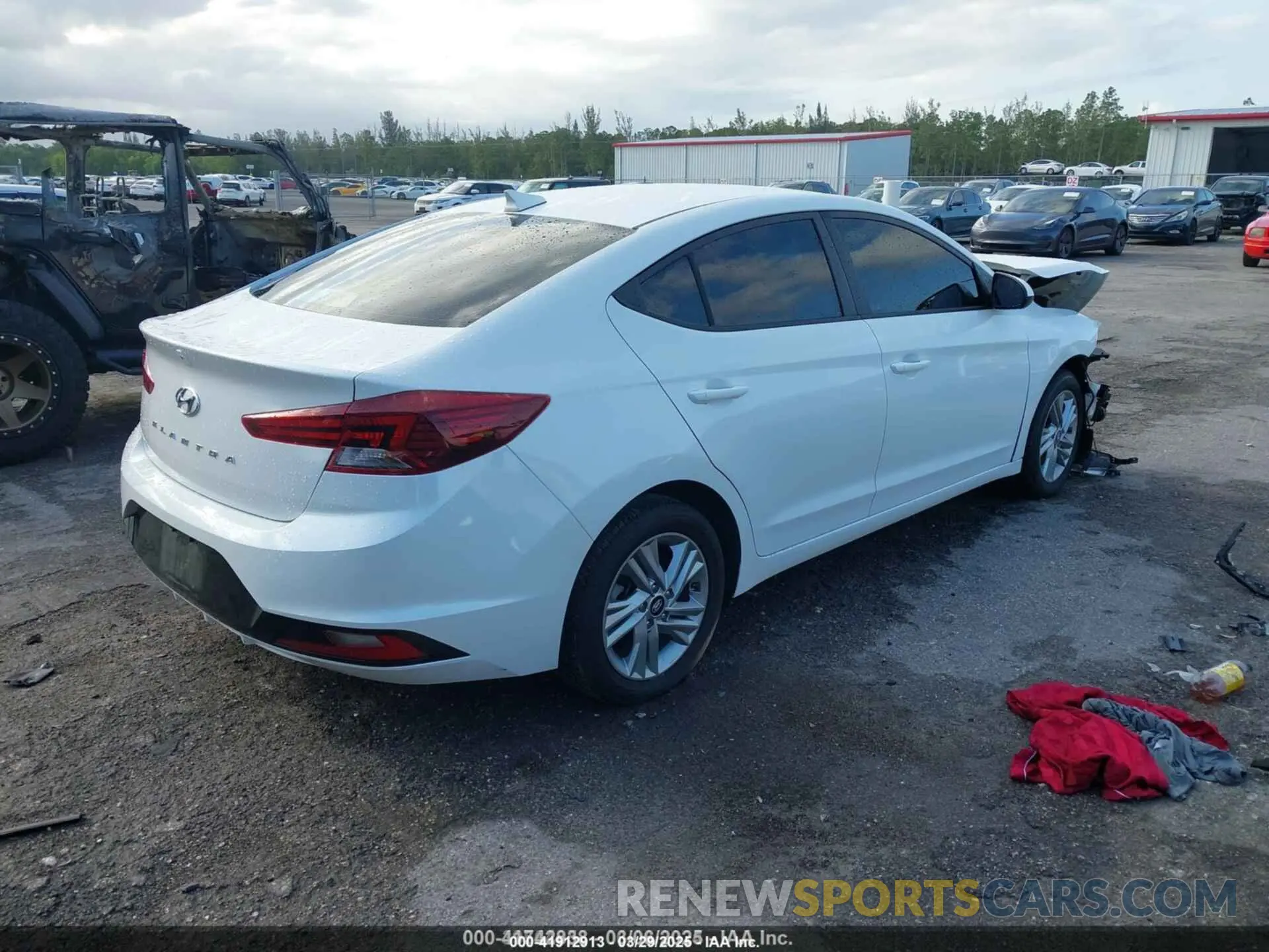 4 Photograph of a damaged car 5NPD84LFXLH627801 HYUNDAI ELANTRA 2020