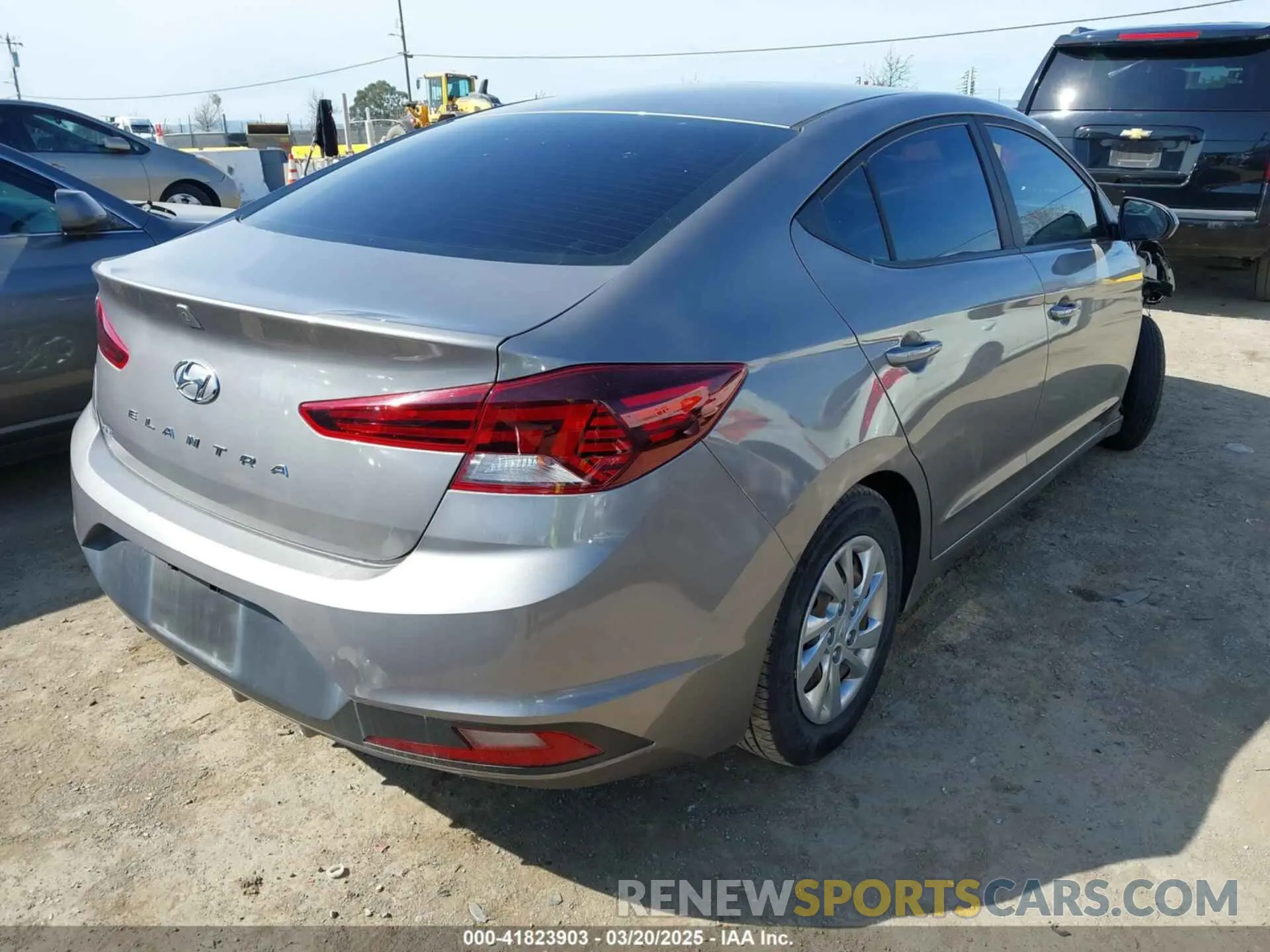 4 Фотография поврежденного автомобиля KMHD74LF4LU905869 HYUNDAI ELANTRA 2020