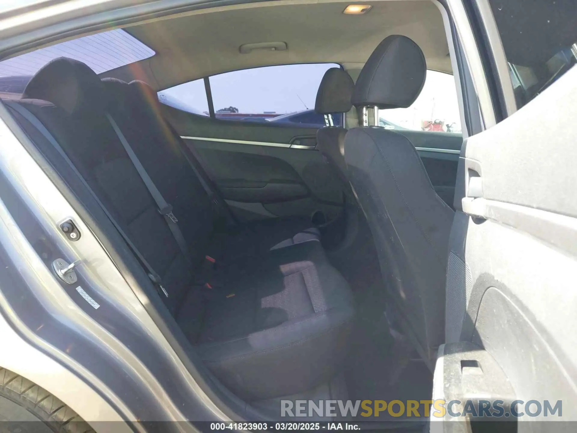 8 Фотография поврежденного автомобиля KMHD74LF4LU905869 HYUNDAI ELANTRA 2020