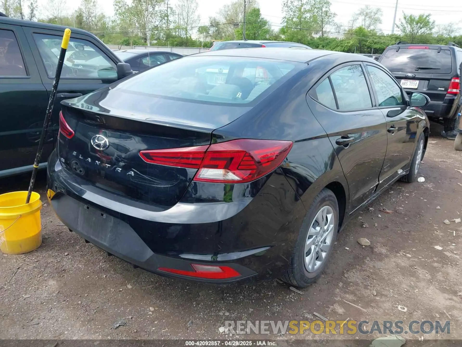 4 Фотография поврежденного автомобиля KMHD74LF5LU971931 HYUNDAI ELANTRA 2020