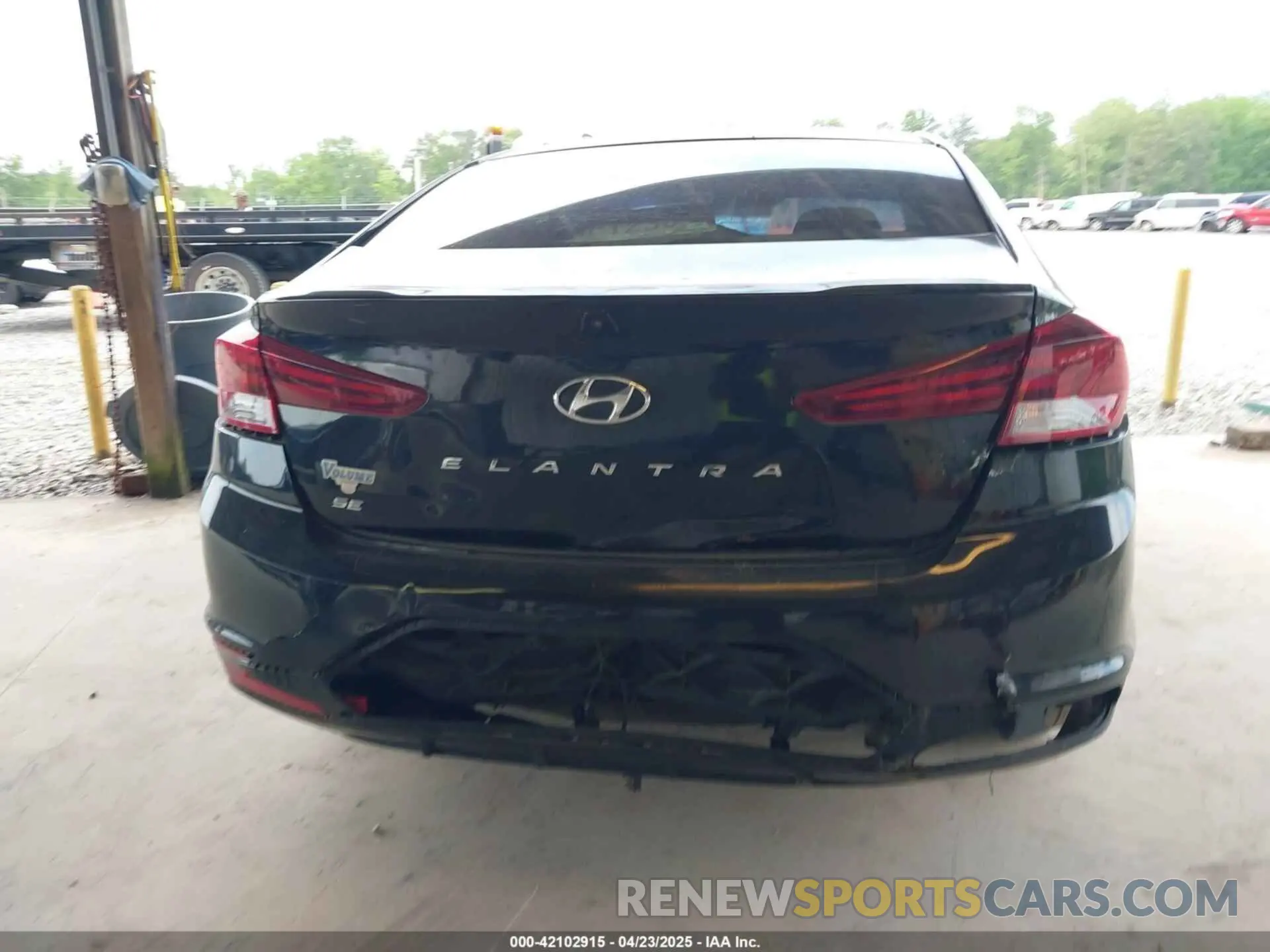 17 Photograph of a damaged car KMHD74LF8LU914672 HYUNDAI ELANTRA 2020