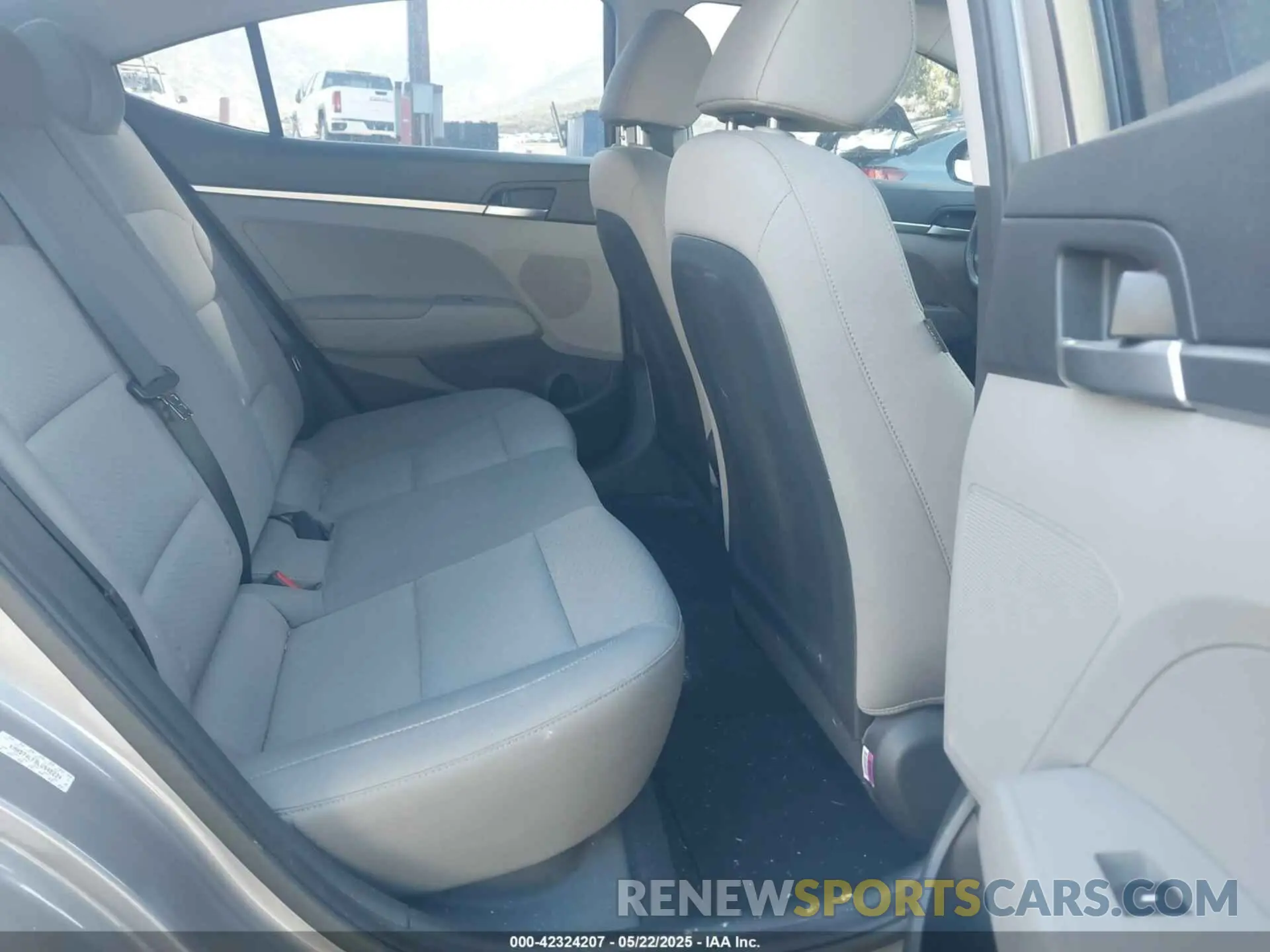 8 Фотография поврежденного автомобиля KMHD74LF8LU948224 HYUNDAI ELANTRA 2020