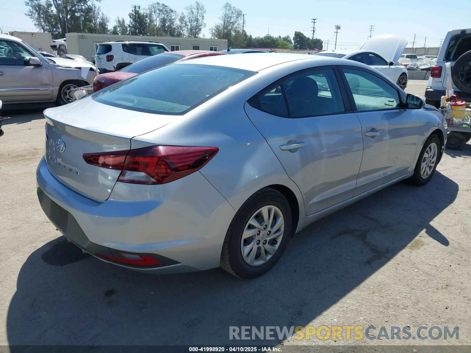 4 Фотография поврежденного автомобиля KMHD74LFXLU929559 HYUNDAI ELANTRA 2020