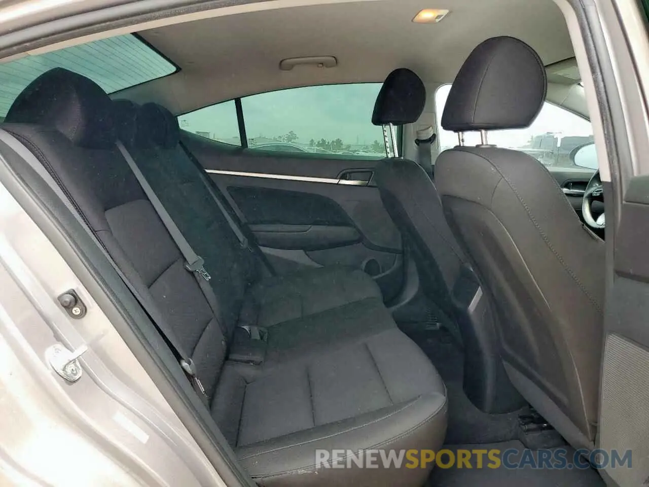 10 Фотография поврежденного автомобиля KMHD84LF2LU941556 HYUNDAI ELANTRA 2020