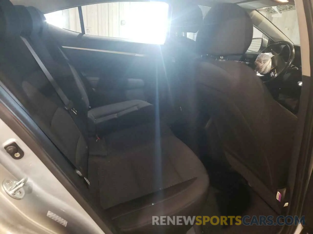 10 Фотография поврежденного автомобиля KMHD84LF3LU944255 HYUNDAI ELANTRA 2020