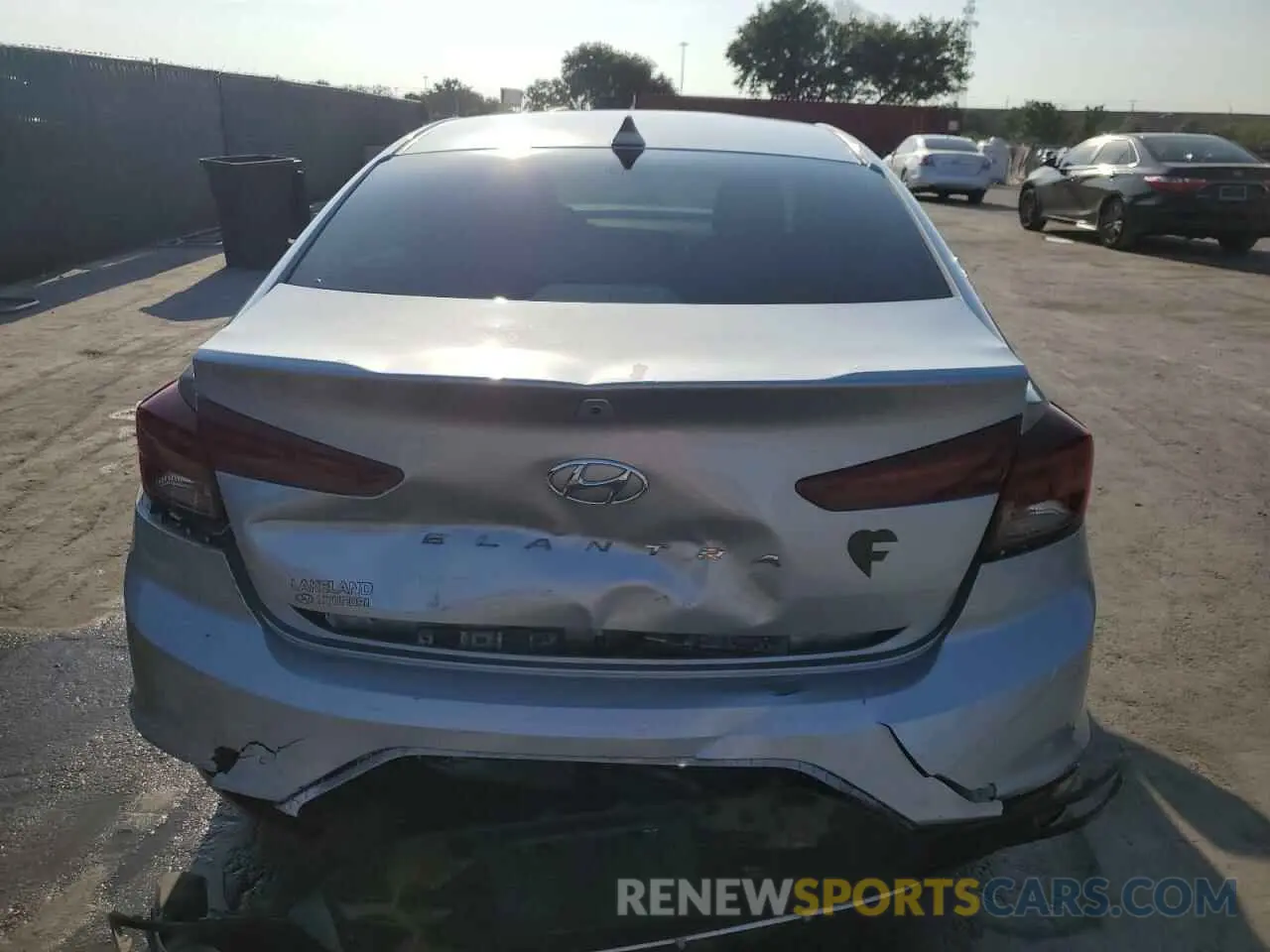 6 Photograph of a damaged car KMHD84LF6LU105636 HYUNDAI ELANTRA 2020